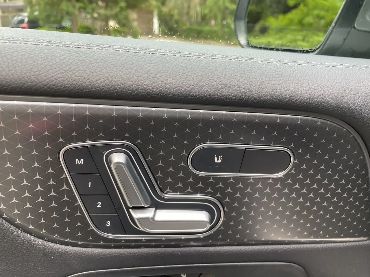 Mercedes-Benz GLB снимка Mercedes-Benz GLB