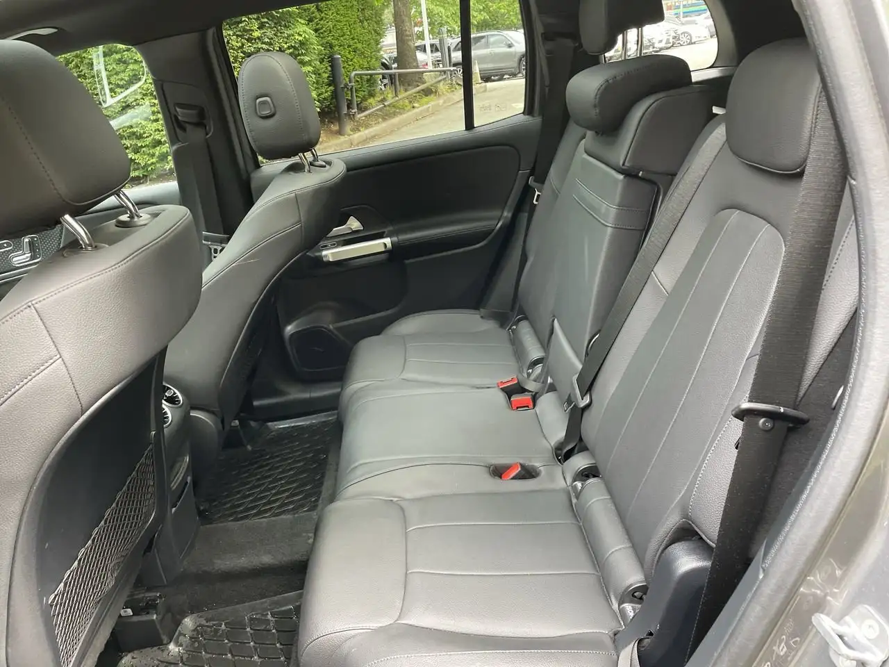 Mercedes-Benz GLB снимка Mercedes-Benz GLB