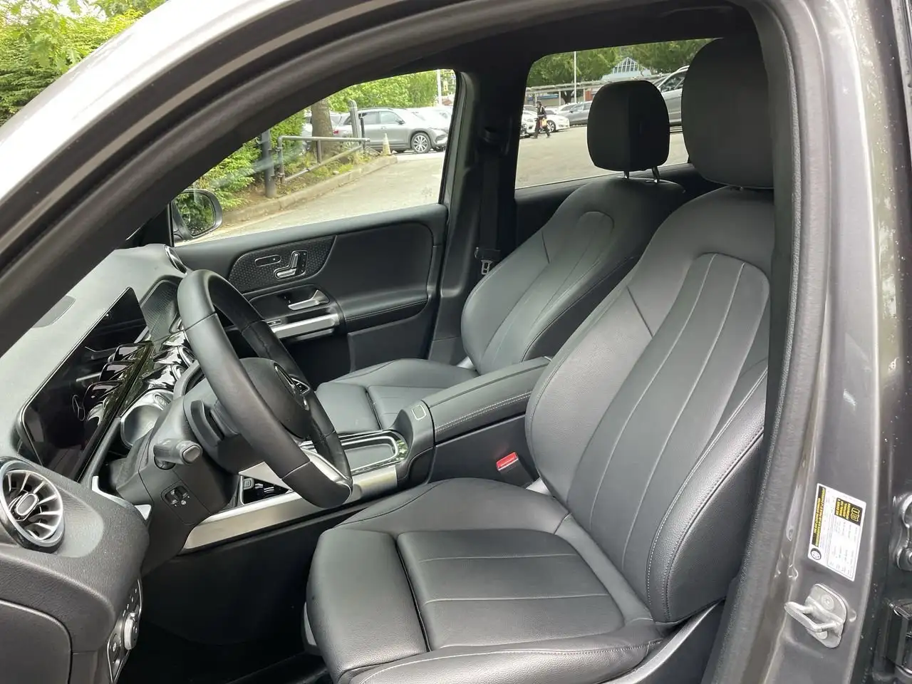 Mercedes-Benz GLB снимка Mercedes-Benz GLB