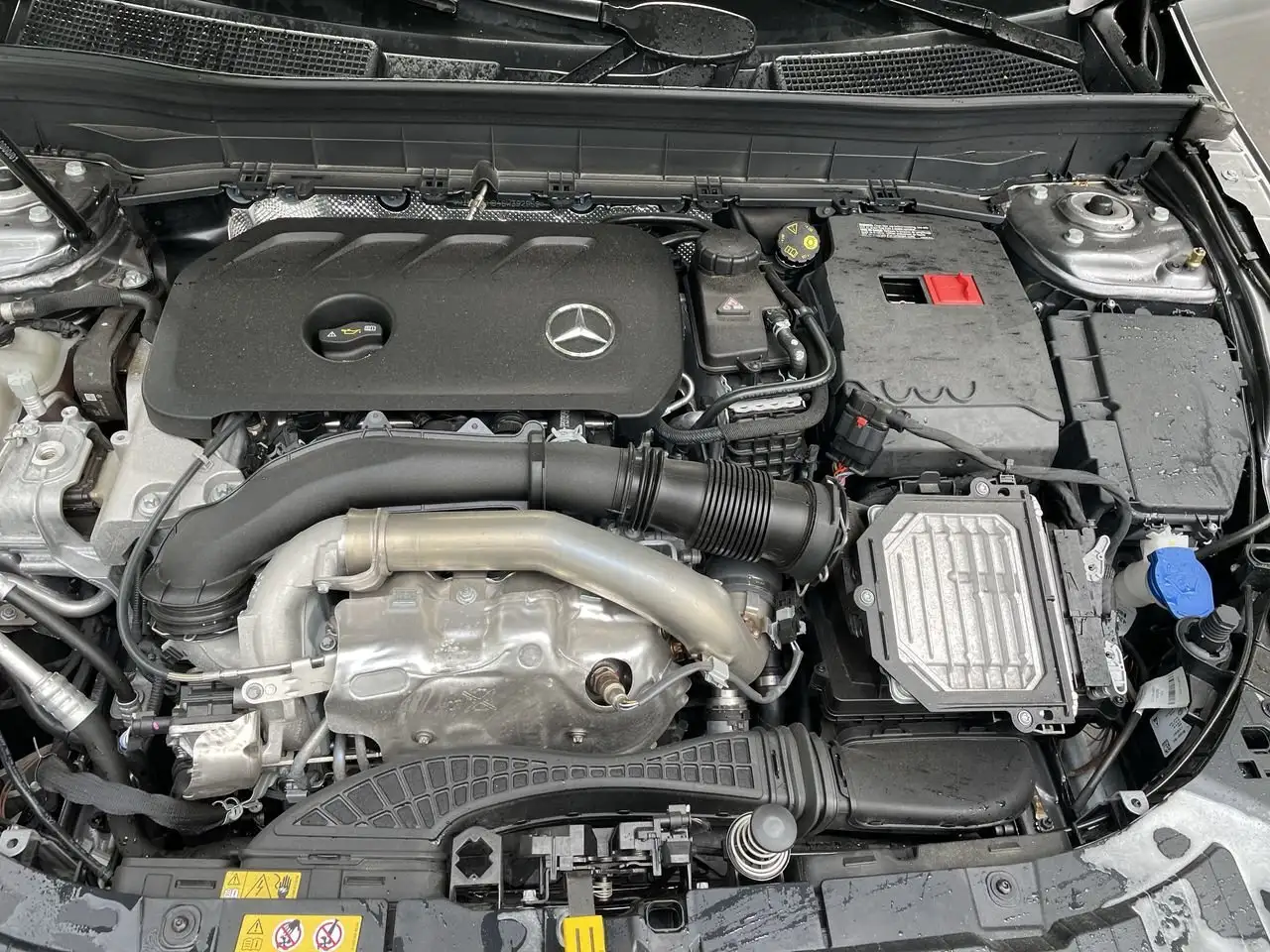 Mercedes-Benz GLB снимка Mercedes-Benz GLB