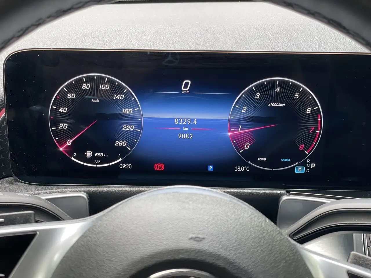 Mercedes-Benz GLB снимка Mercedes-Benz GLB