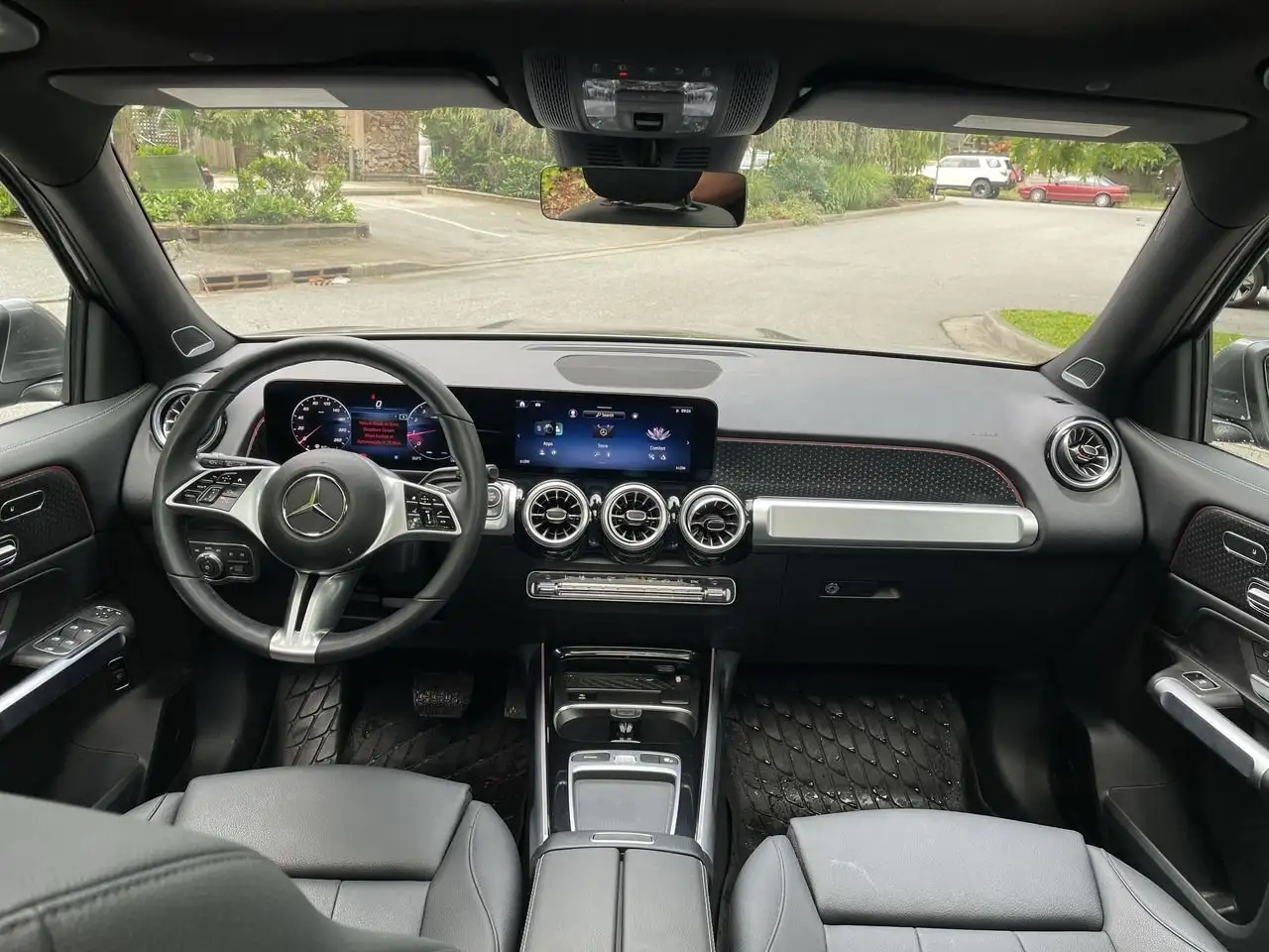 Mercedes-Benz GLB снимка Mercedes-Benz GLB