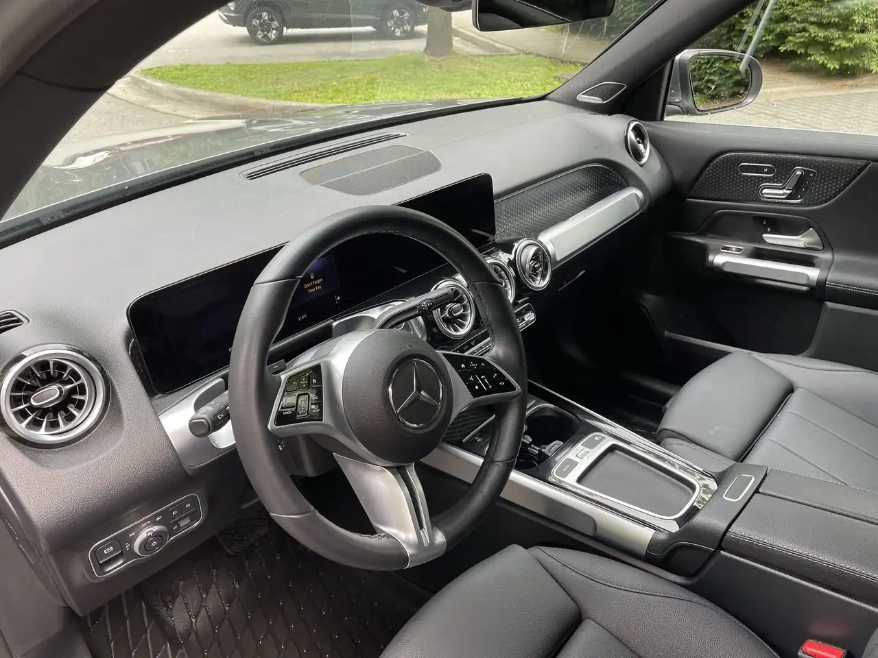Mercedes-Benz GLB снимка Mercedes-Benz GLB