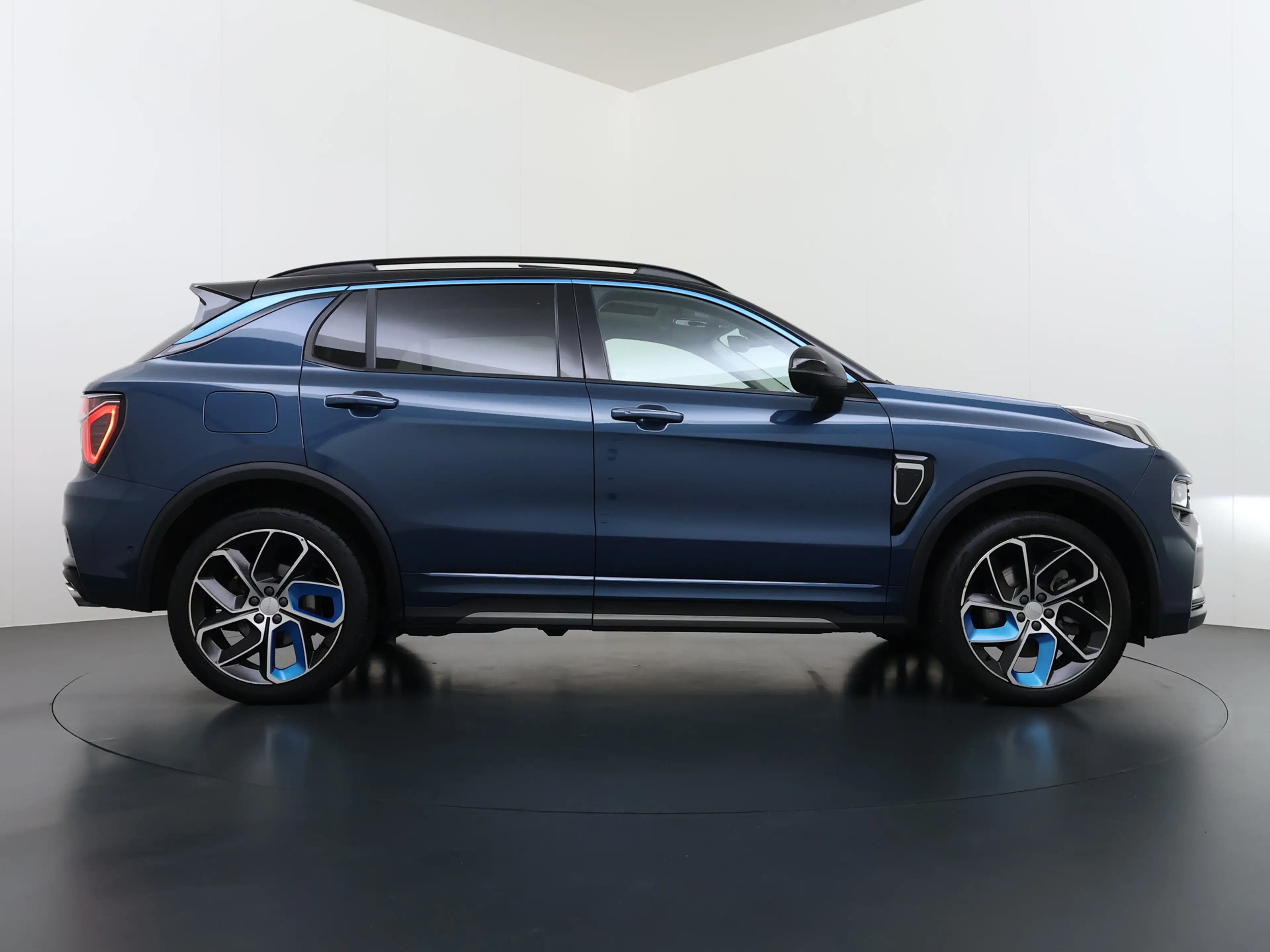 Lynk & Co 01 PHEV AUT-7 261pk Pano-Schuifdak Trekhaak Lmv 20" 3 — photo 25
