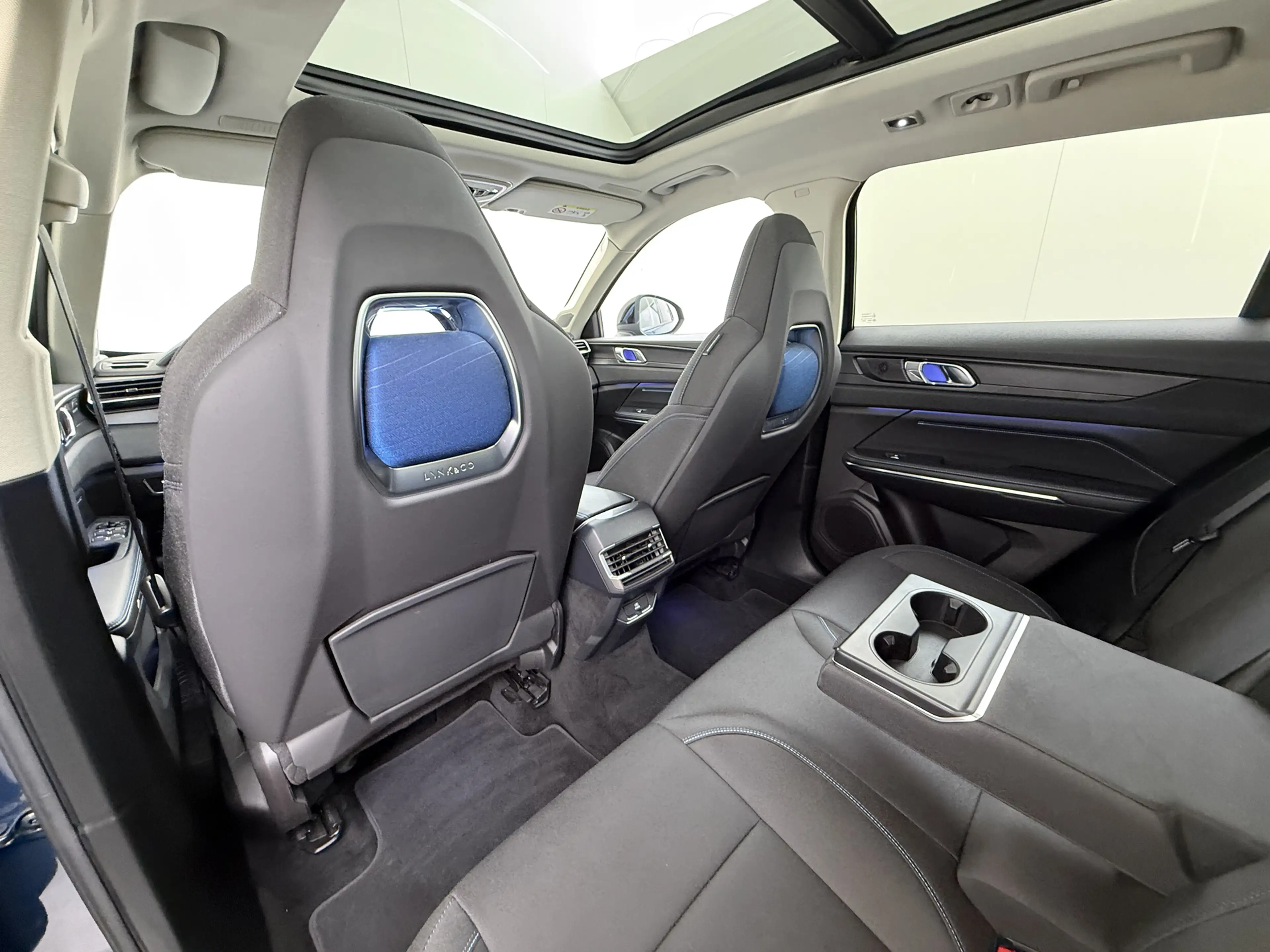 Lynk & Co 01 PHEV AUT-7 261pk Pano-Schuifdak Trekhaak Lmv 20" 3 — photo 17