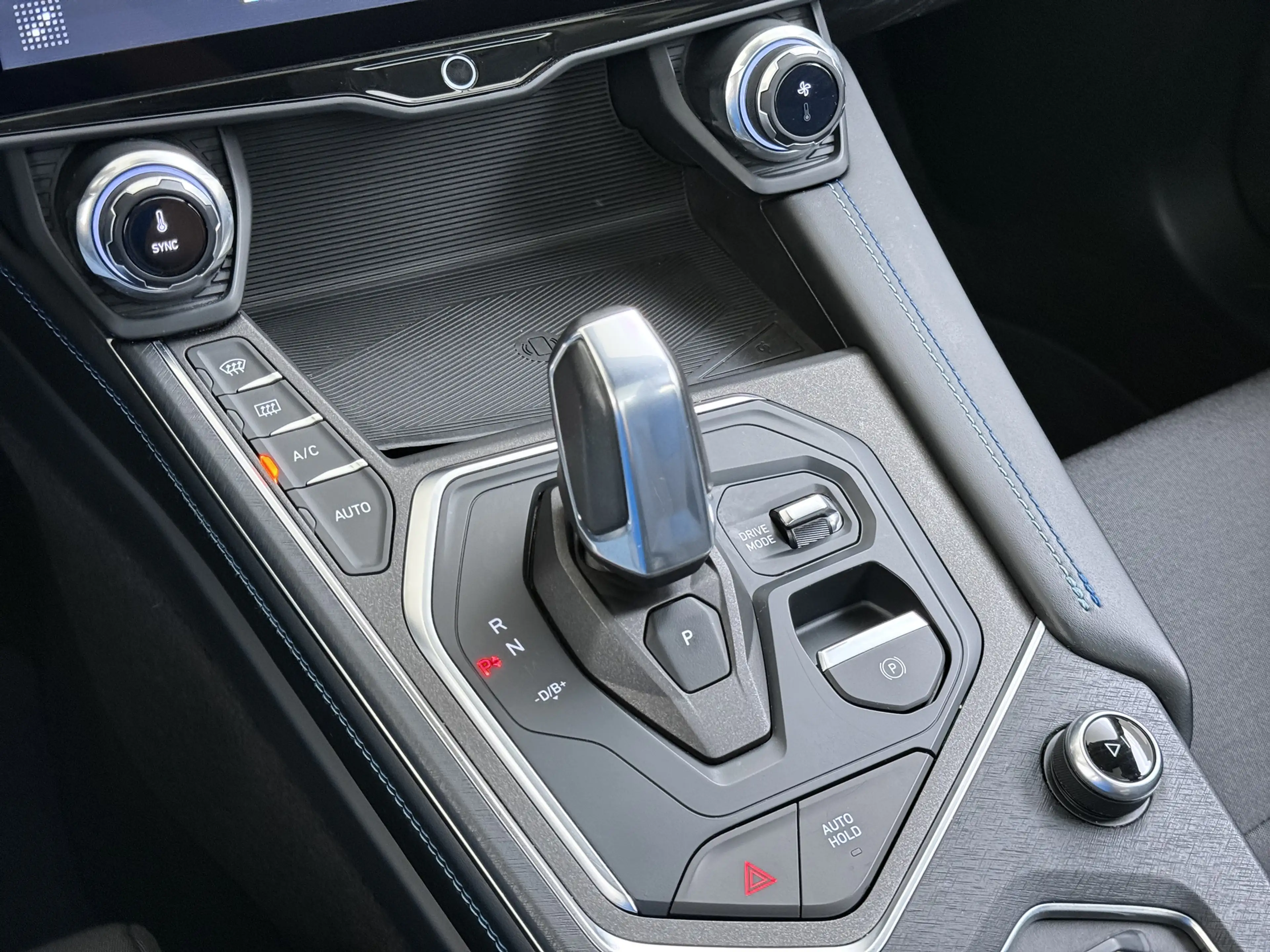 Lynk & Co 01 PHEV AUT-7 261pk Pano-Schuifdak Trekhaak Lmv 20" 3 — photo 38