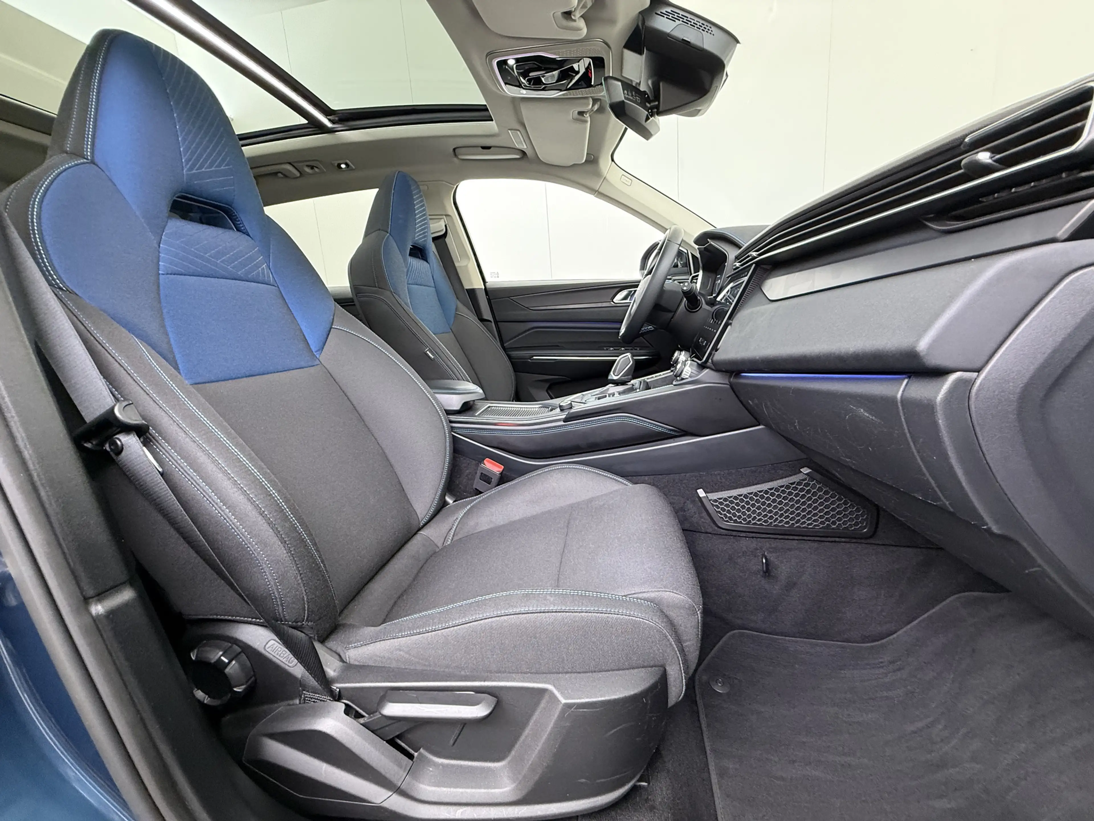 Lynk & Co 01 PHEV AUT-7 261pk Pano-Schuifdak Trekhaak Lmv 20" 3 — photo 42