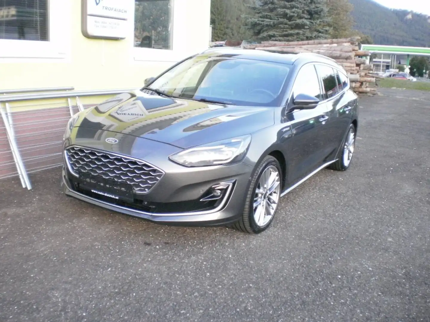 Ford Focus Focus Traveller 1,5 EcoBlue Active Vignale Aut. Active Vignale Grau - 1