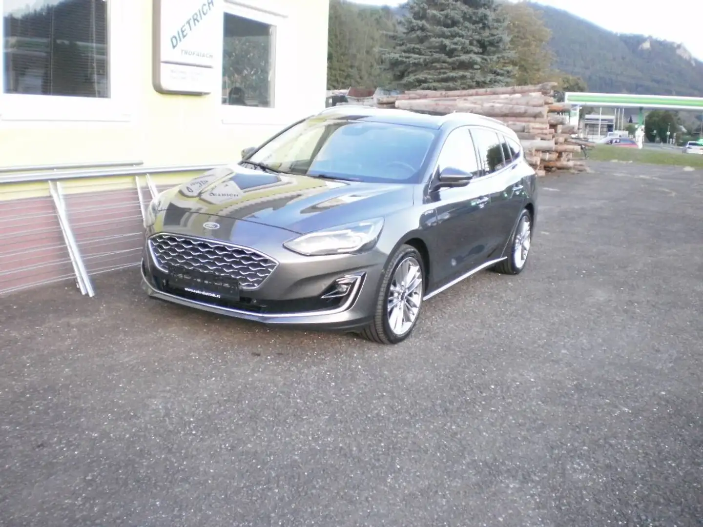 Ford Focus Focus Traveller 1,5 EcoBlue Active Vignale Aut. Active Vignale Grau - 2