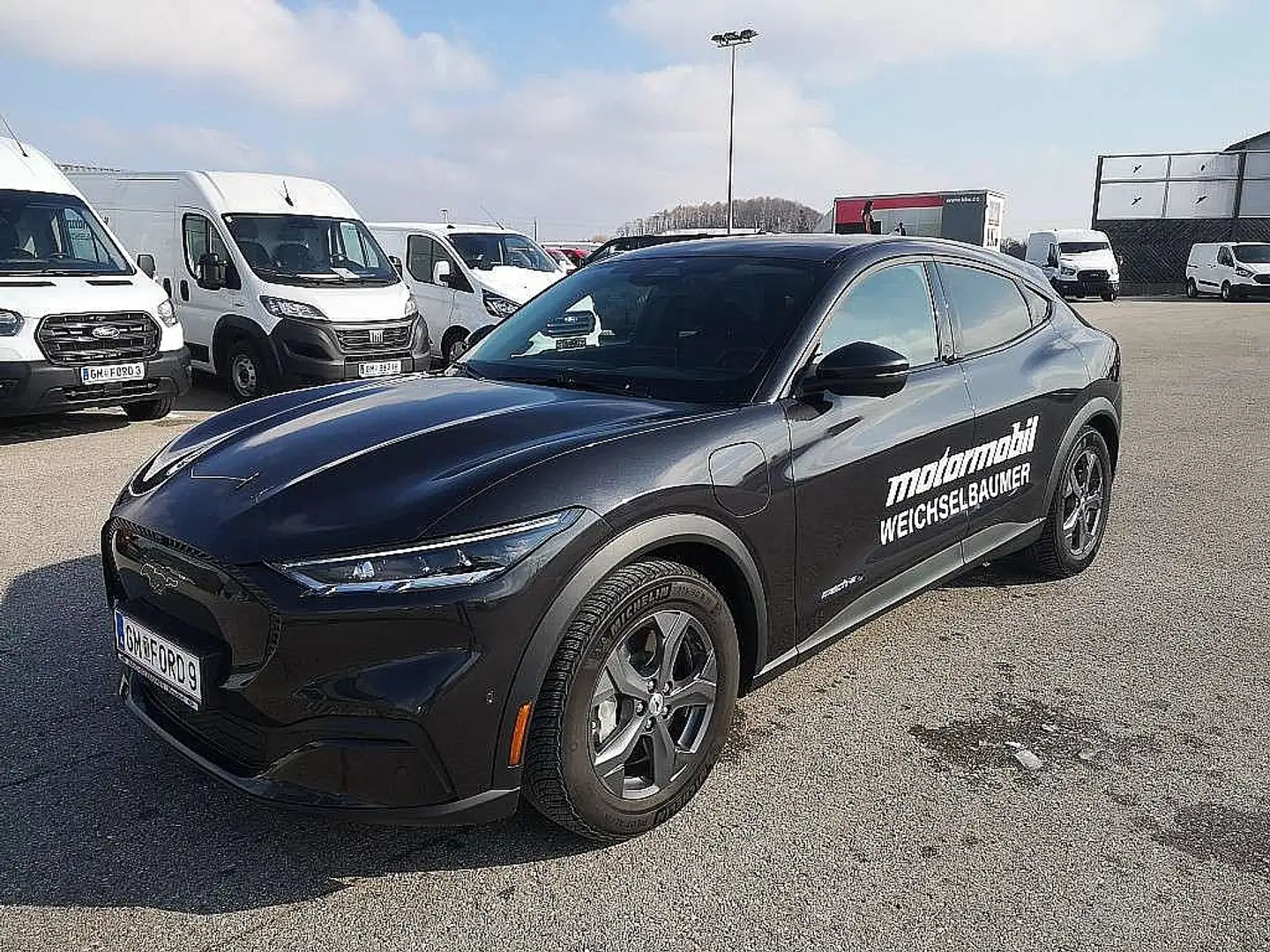 Ford Mustang Mach-E Elektro Extended Range Schwarz - 2