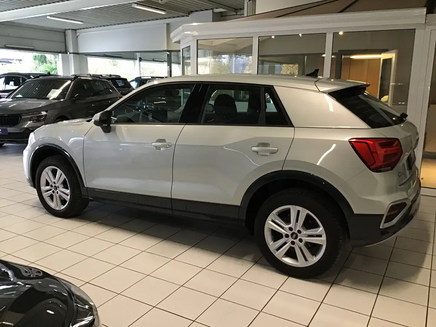 Audi Q2 35 TFSI AUTOMAAT BJ02/2024 7185KM CAMERA AIRCO Gris - 2