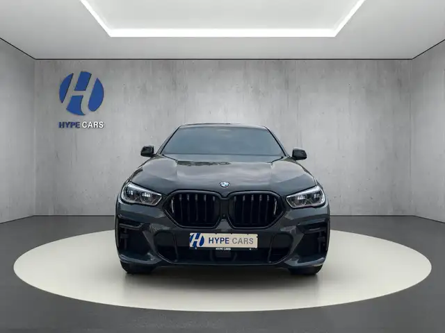 BMW X6 view 2