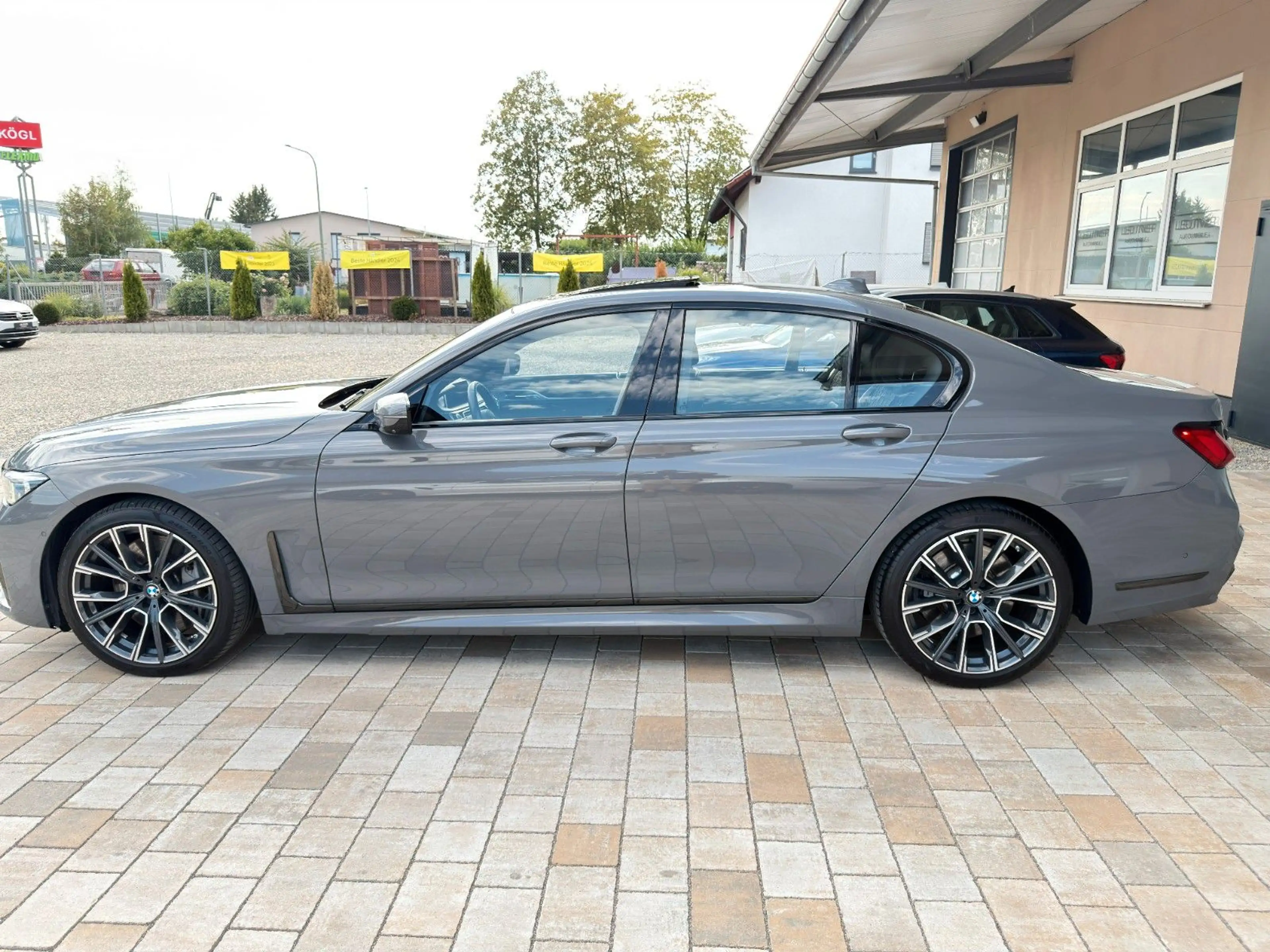 BMW 750 i xDrive**M-Sport*Sthz*Executive Drive Pro — photo 13