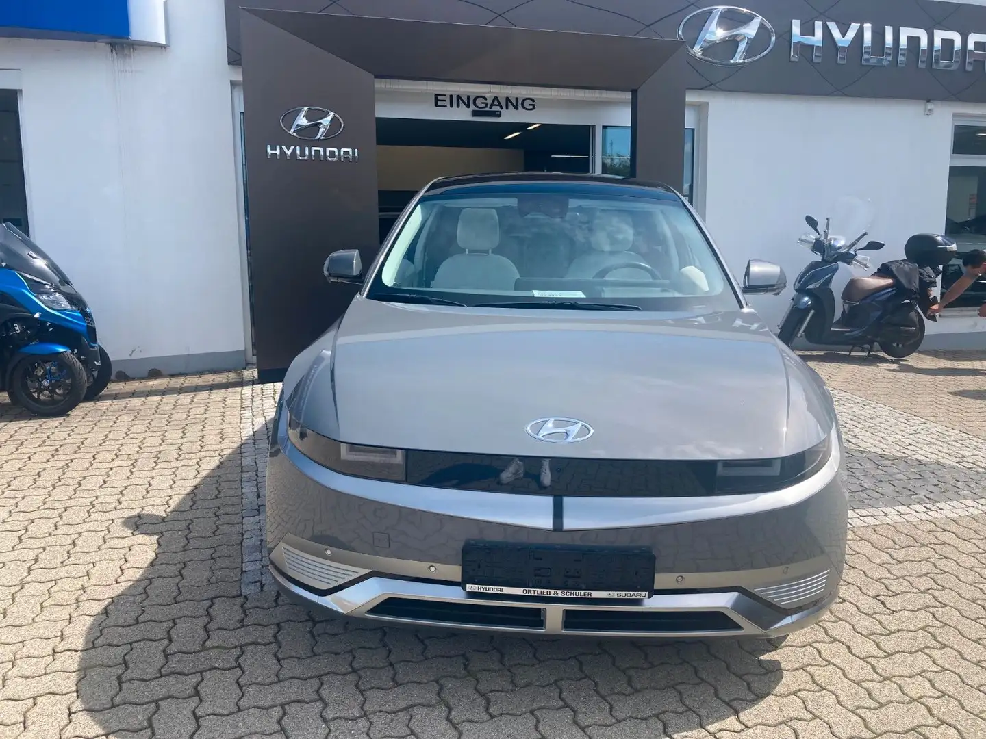 Hyundai IONIQ 5 72,6 kWh 160 kW 2WD UNIQ + Relax + Pano Gris - 1