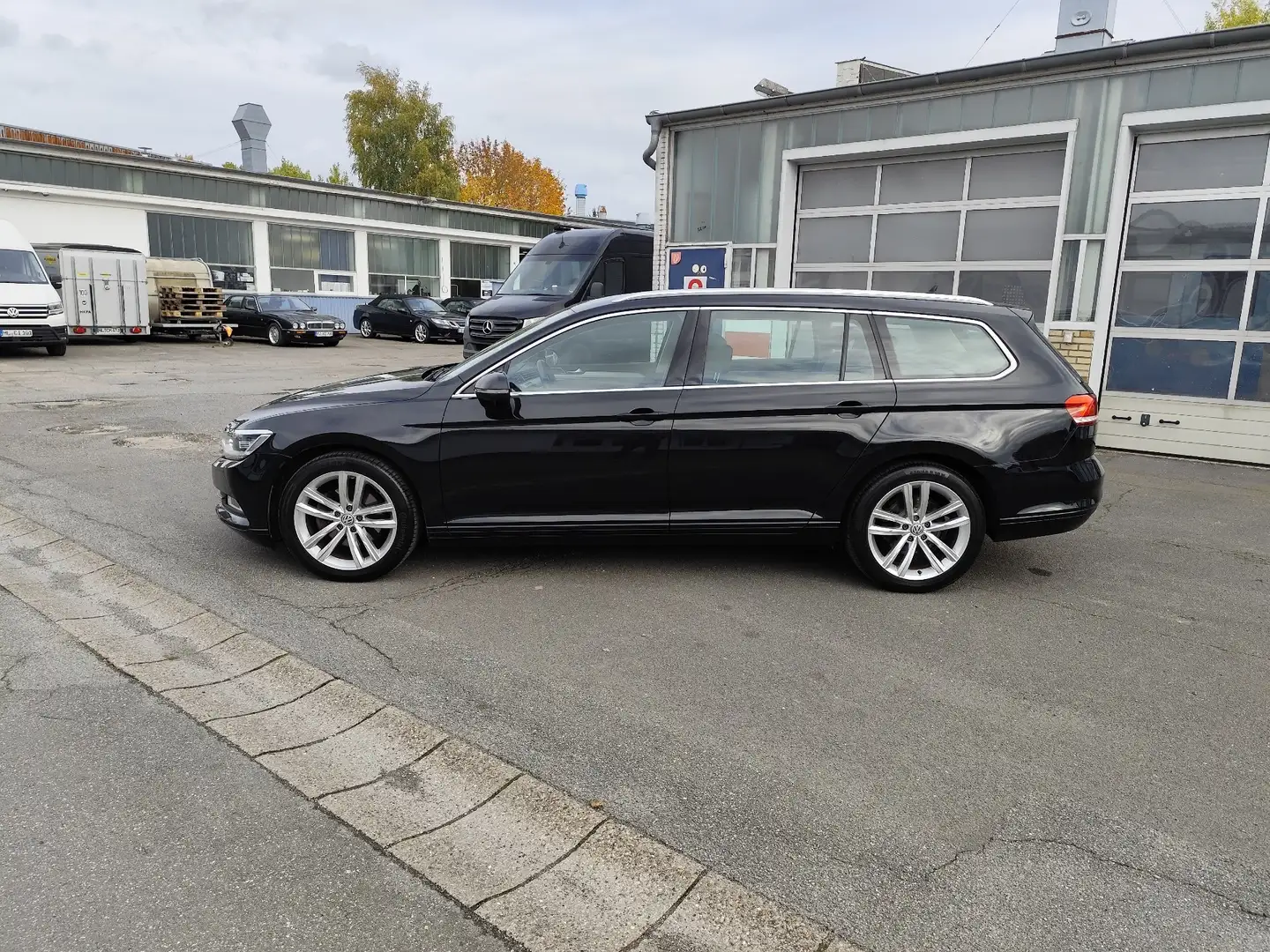 Volkswagen Passat Variant Comfortline BMT/Start-Stopp / Automatik/Navi/AHK Schwarz - 2