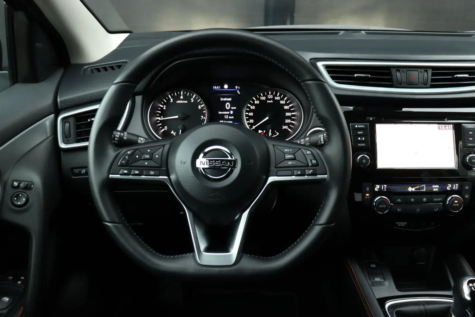 Nissan Qashqai 1.3 DIG-T N-Motion PANO | KEYLESS | 360Camera Schwarz - 2