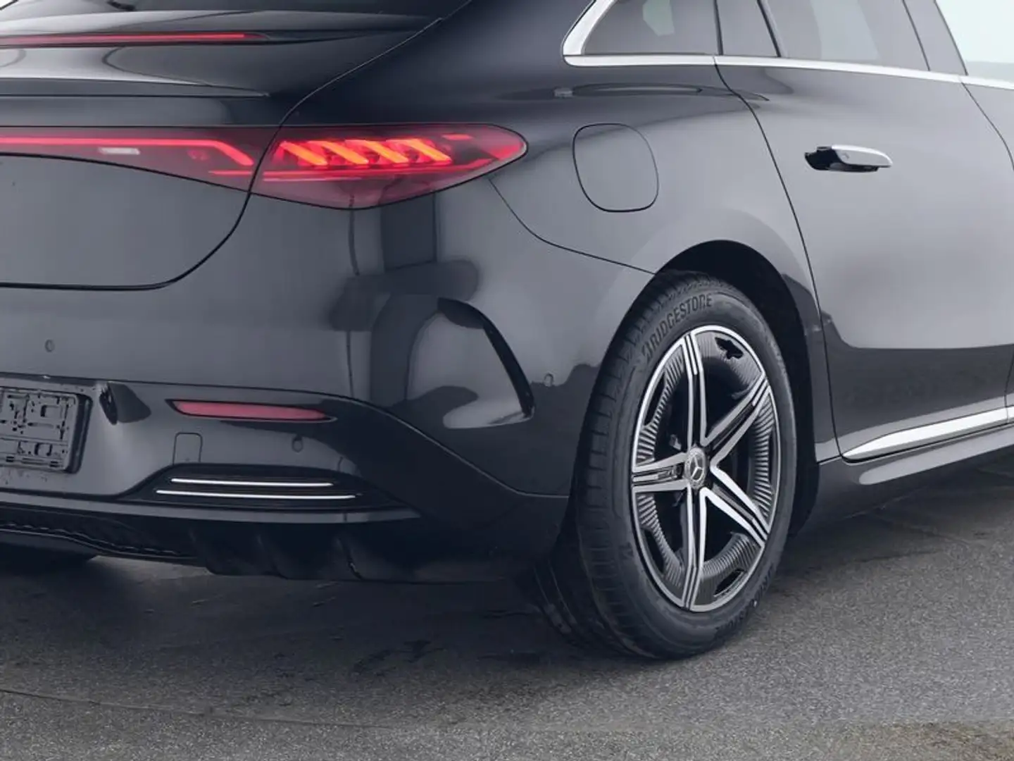 Mercedes-Benz EQE 300 AMG 2x+Pno+AdvancedPlus+Distro+Memory Noir - 2