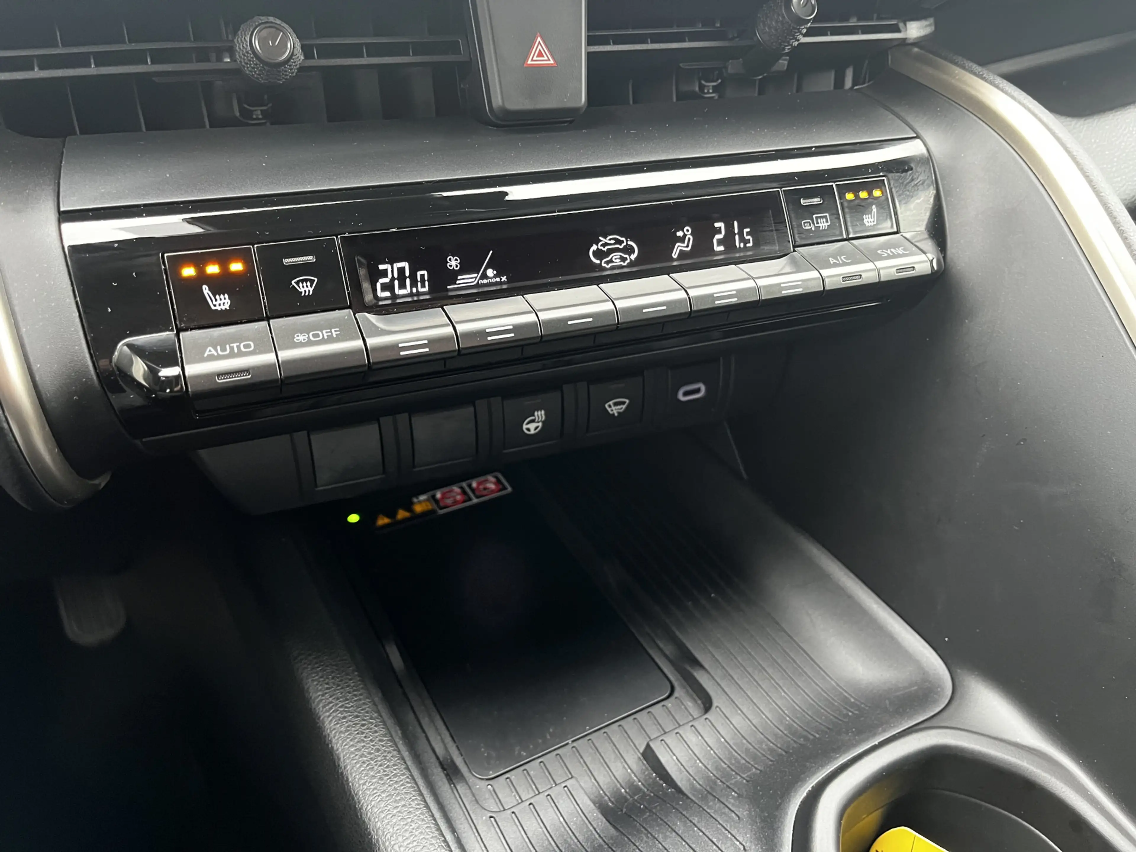 Toyota C-HR 2.0 Plug-in Hybrid 220 Executive Limited Bi-Tone — photo 19