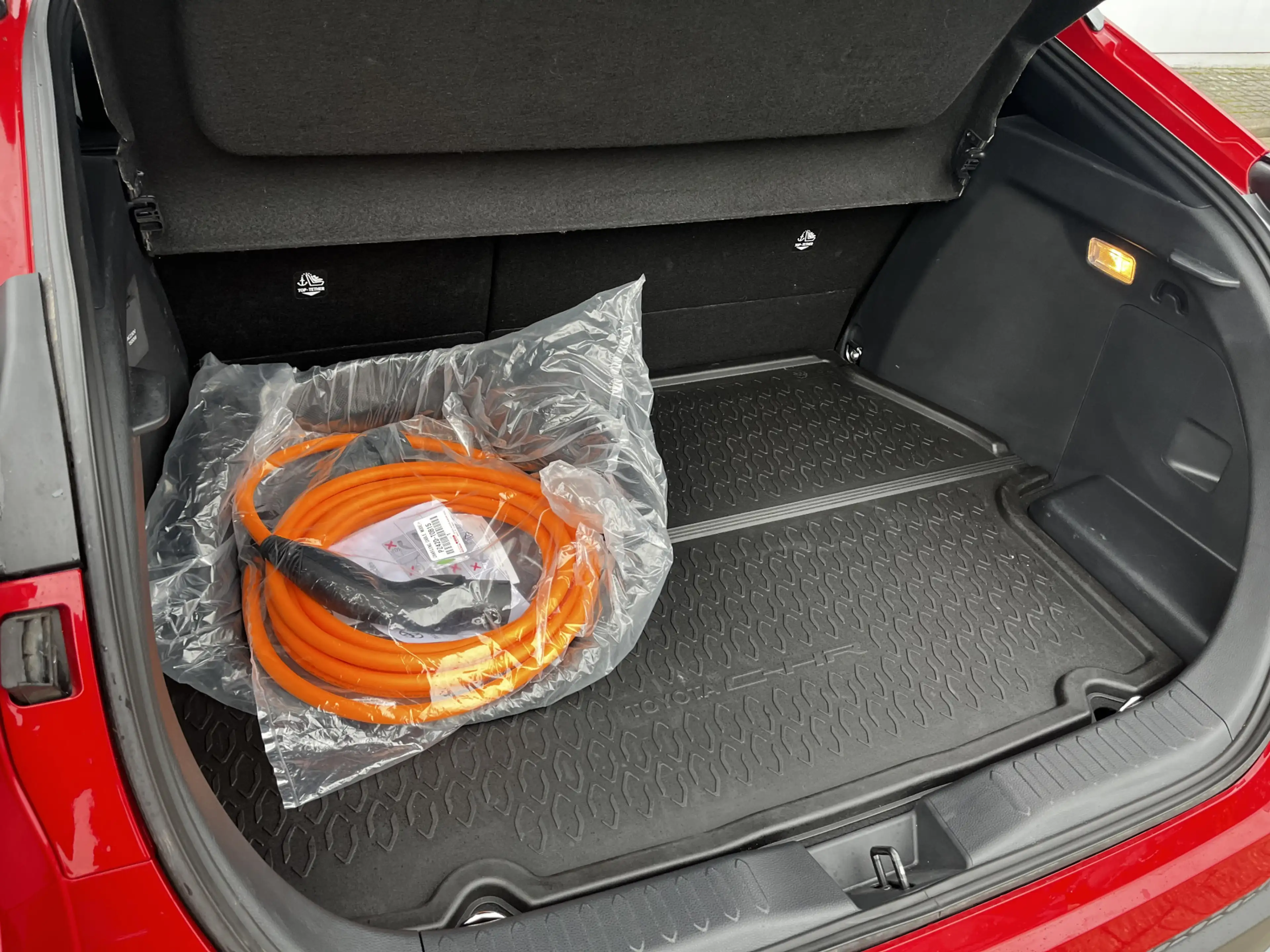 Toyota C-HR 2.0 Plug-in Hybrid 220 Executive Limited Bi-Tone — photo 11