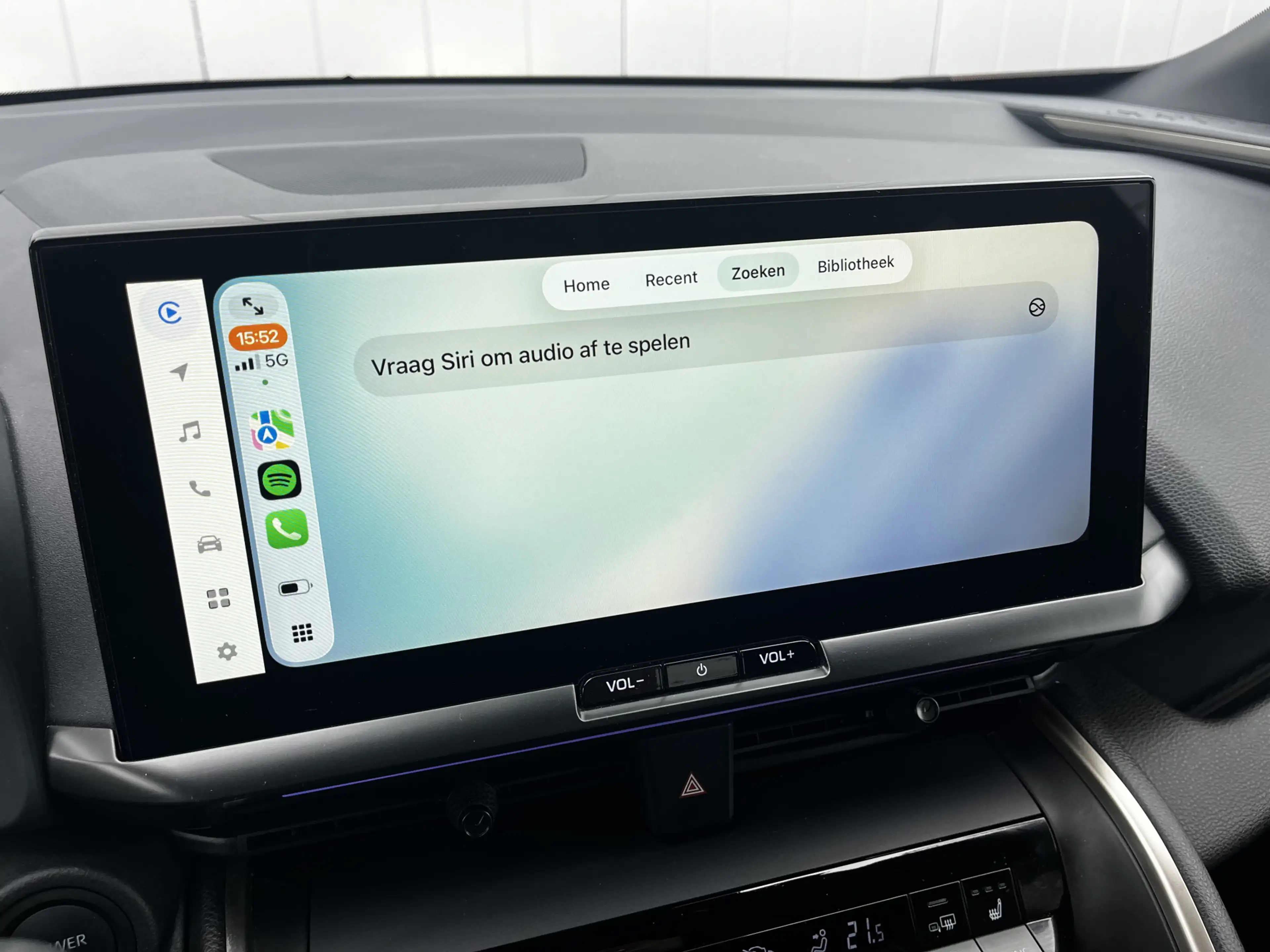 Toyota C-HR 2.0 Plug-in Hybrid 220 Executive Limited Bi-Tone — photo 18
