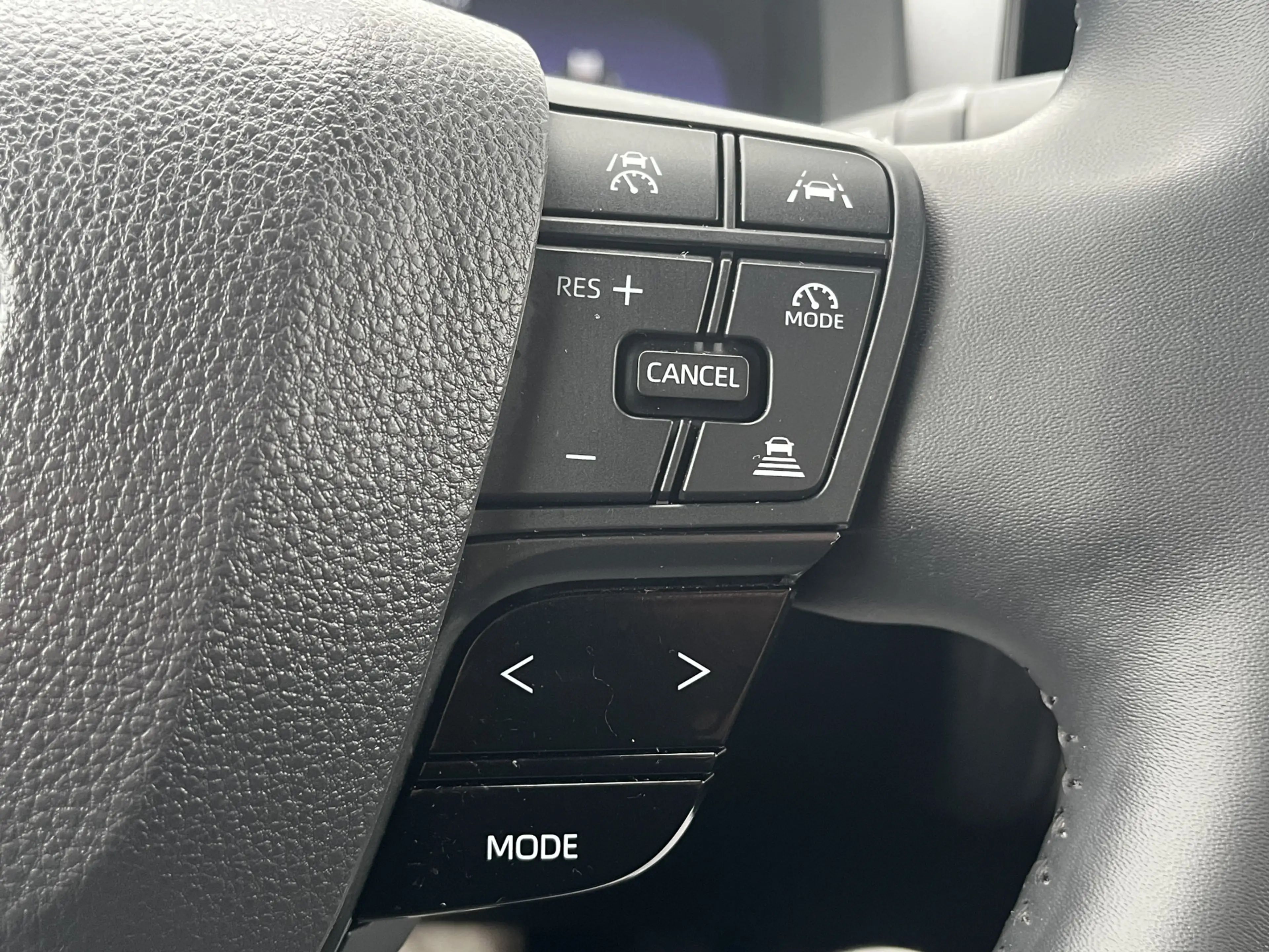 Toyota C-HR 2.0 Plug-in Hybrid 220 Executive Limited Bi-Tone — photo 25