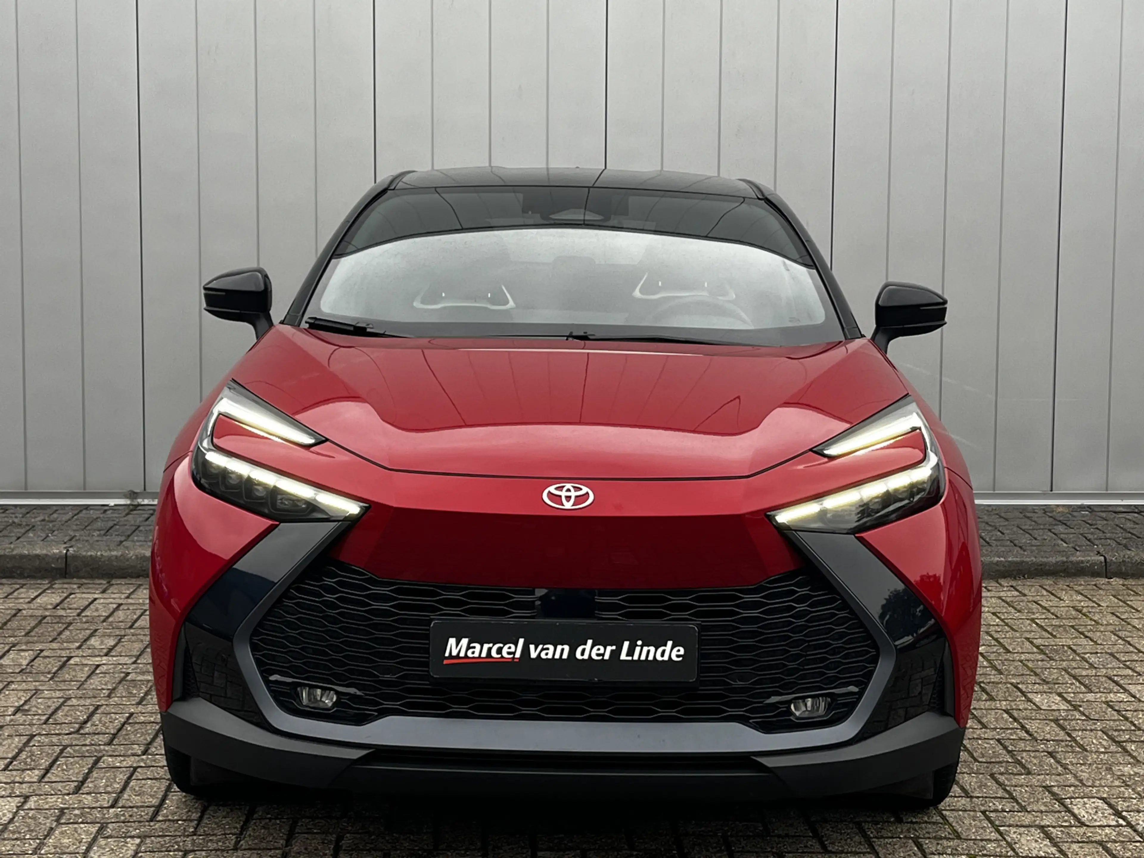 Toyota C-HR 2.0 Plug-in Hybrid 220 Executive Limited Bi-Tone — photo 3