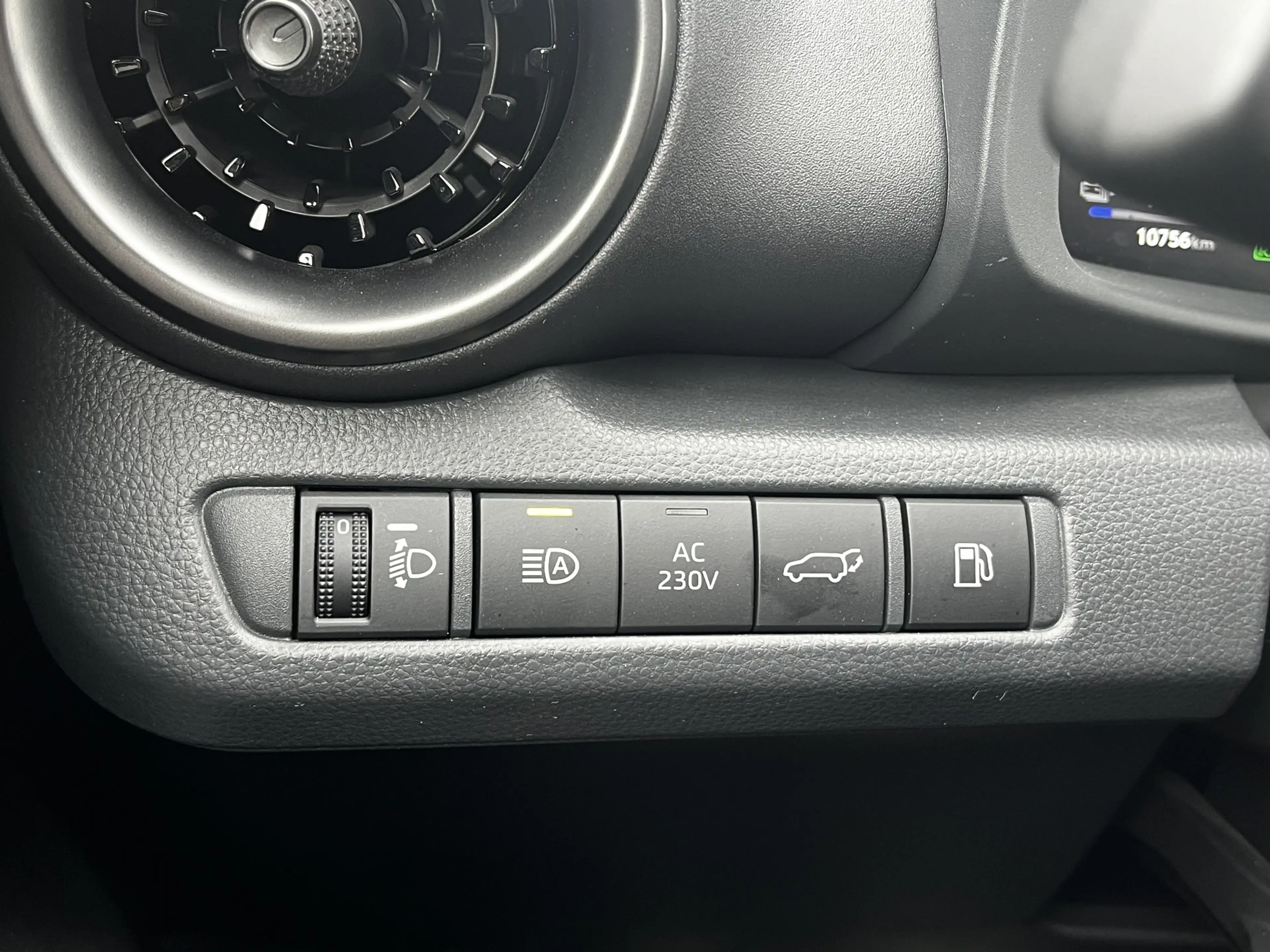 Toyota C-HR 2.0 Plug-in Hybrid 220 Executive Limited Bi-Tone — photo 28