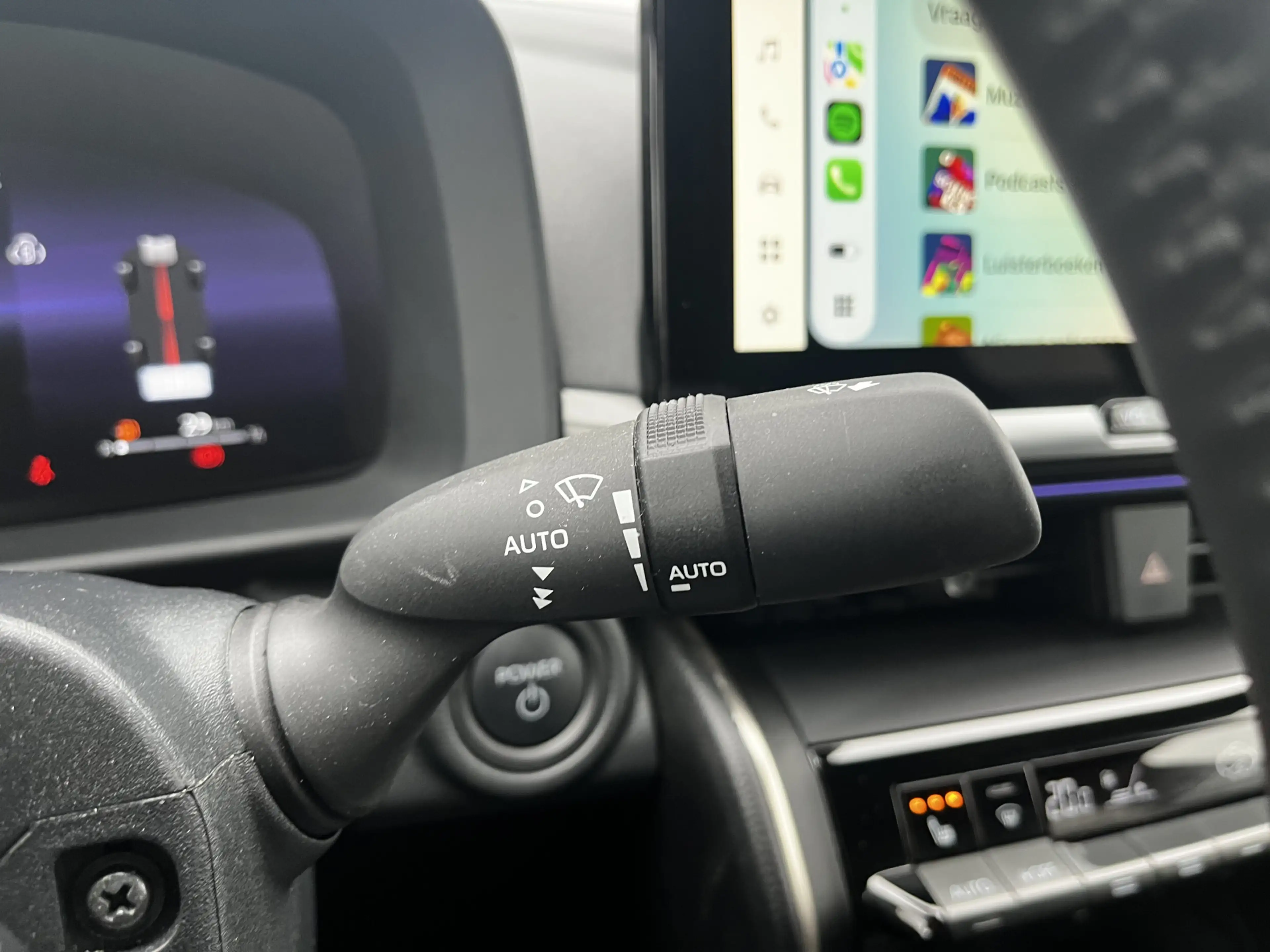 Toyota C-HR 2.0 Plug-in Hybrid 220 Executive Limited Bi-Tone — photo 23