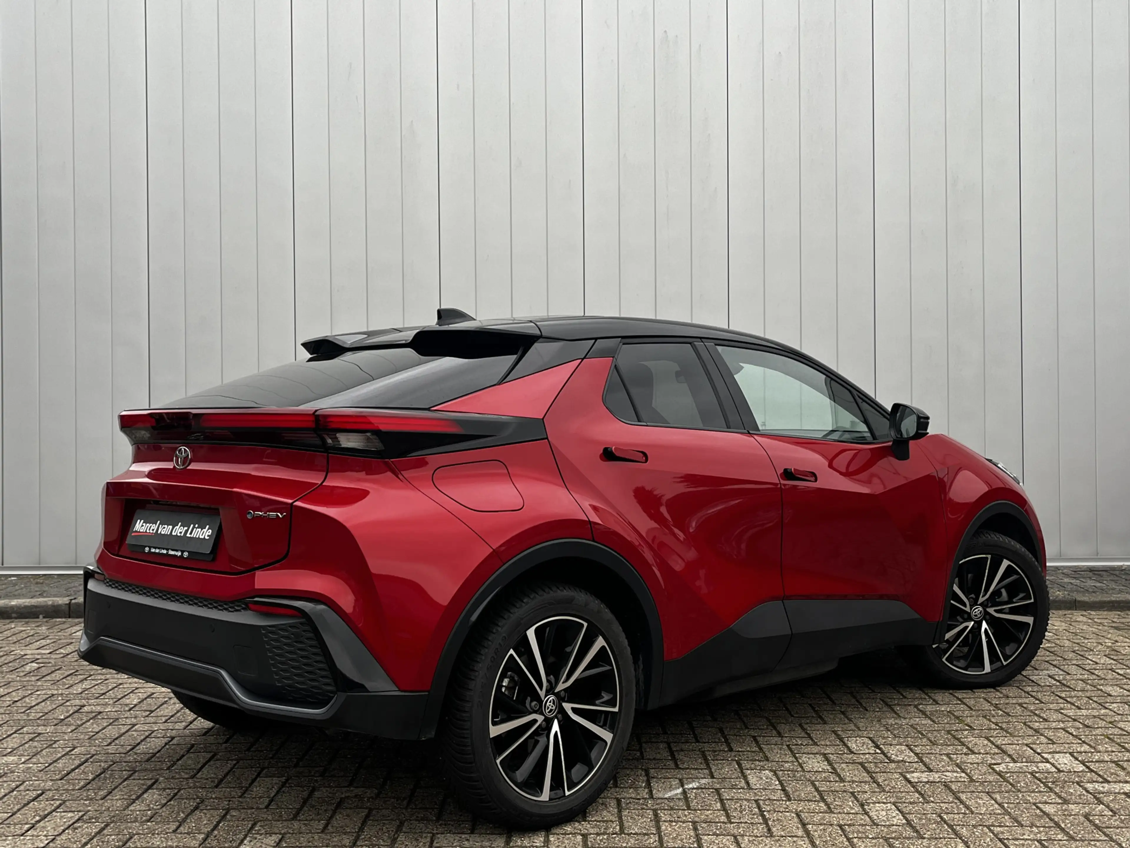 Toyota C-HR 2.0 Plug-in Hybrid 220 Executive Limited Bi-Tone — photo 4