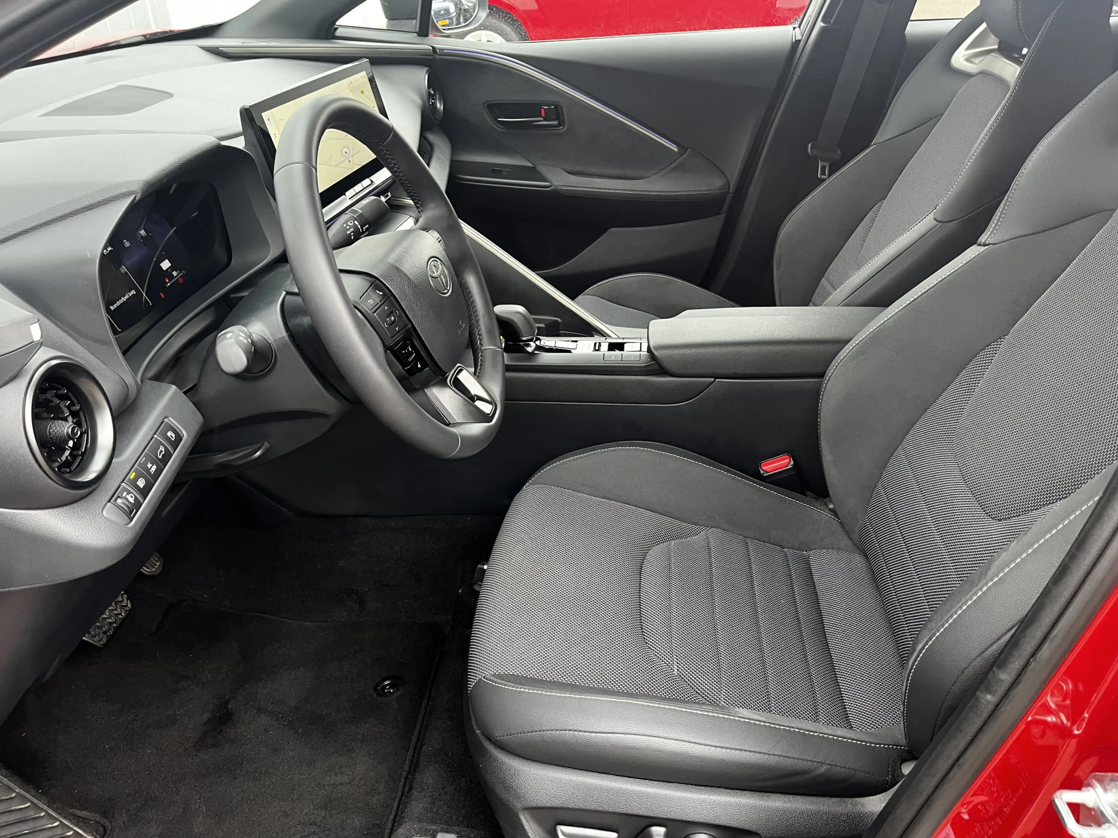 Toyota C-HR 2.0 Plug-in Hybrid 220 Executive Limited Bi-Tone — photo 8