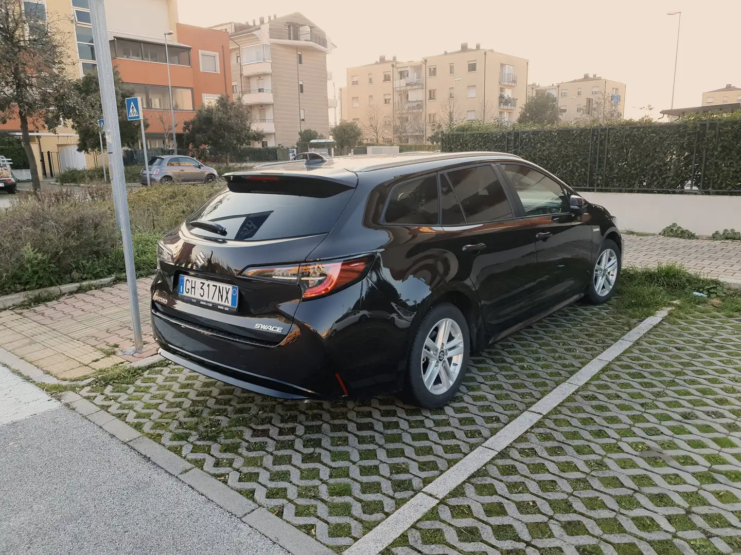 Suzuki Swace Swace 1.8h Cool e-cvt Marrone - 2