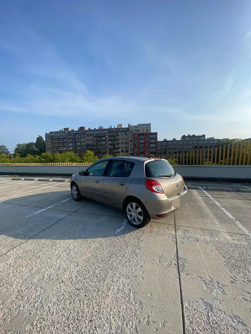 Renault Clio Clio 1.5 dCi TomTom LIVE FAP Beige - 1