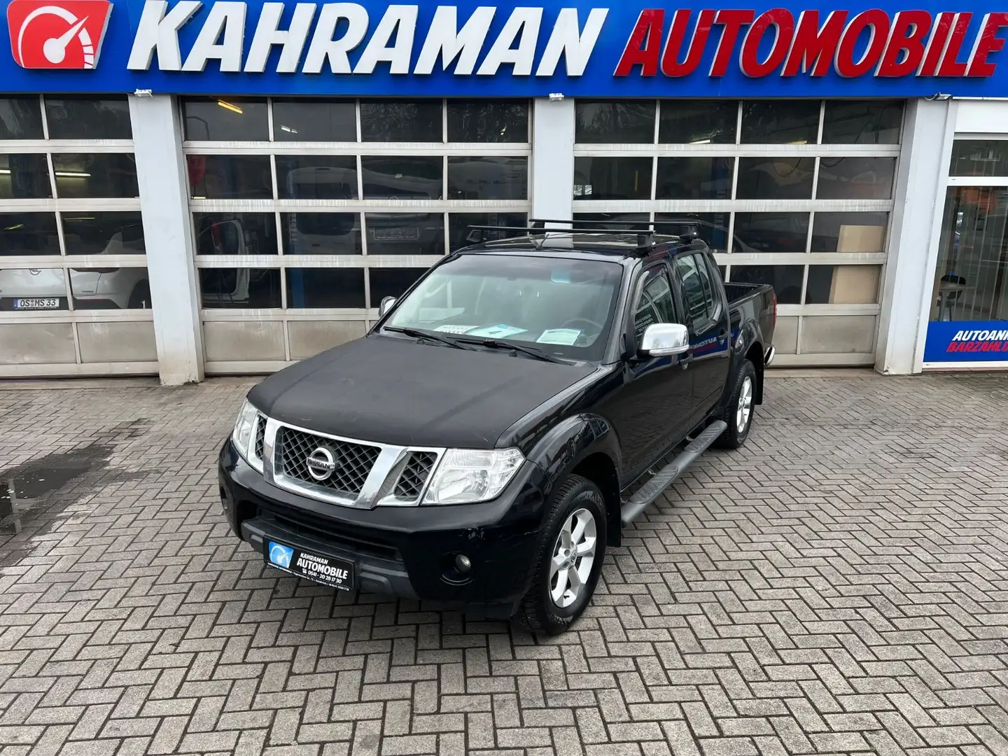 Nissan Navara Pickup Double Cab SE 4X4 Černá - 1