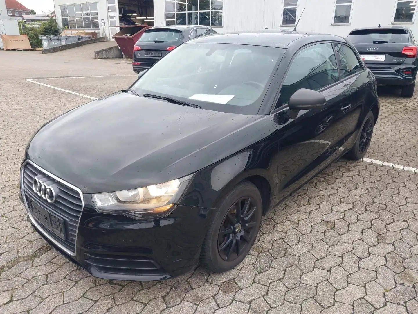 Audi A1 A1 1.2 TFSI Attraction Schwarz - 1