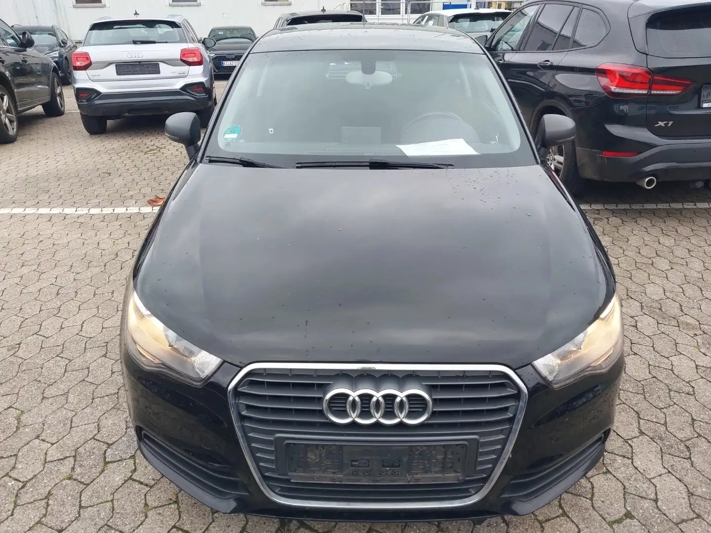 Audi A1 A1 1.2 TFSI Attraction Schwarz - 2