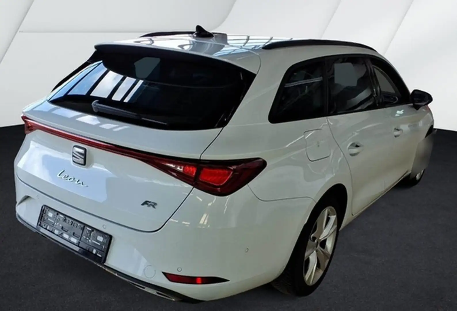 SEAT Leon ST 2.0 TDI FR GJR+LED+NAVI+RFK Wit - 2