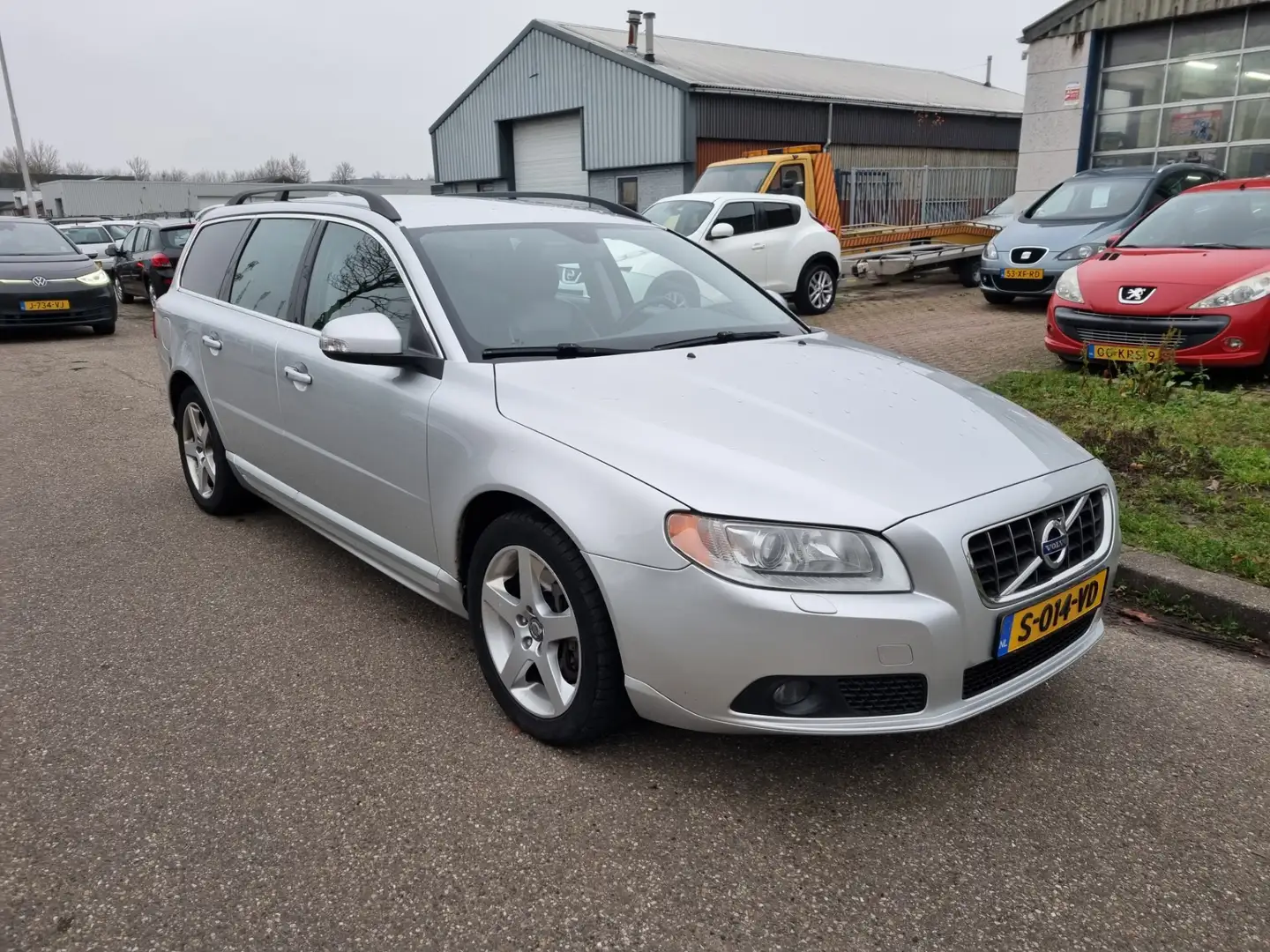 Volvo V70 2.5T Momentum LPG-G3 Clima! Xenon Bj:2009 Grau - 2