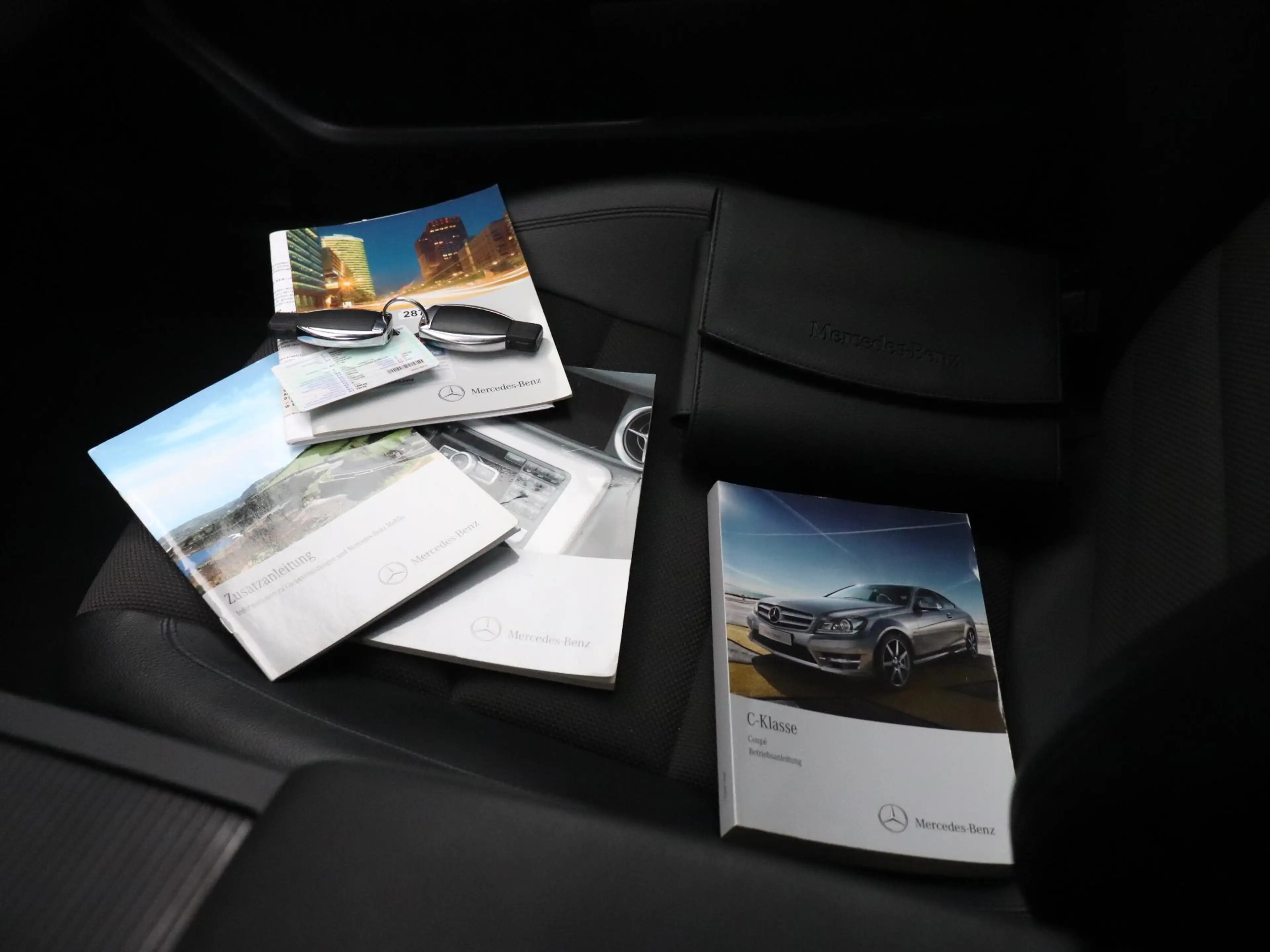 Mercedes-Benz C 180 Coupé | HALF LEDER | PDC | STOELVERW. | CRUISE | — photo 22