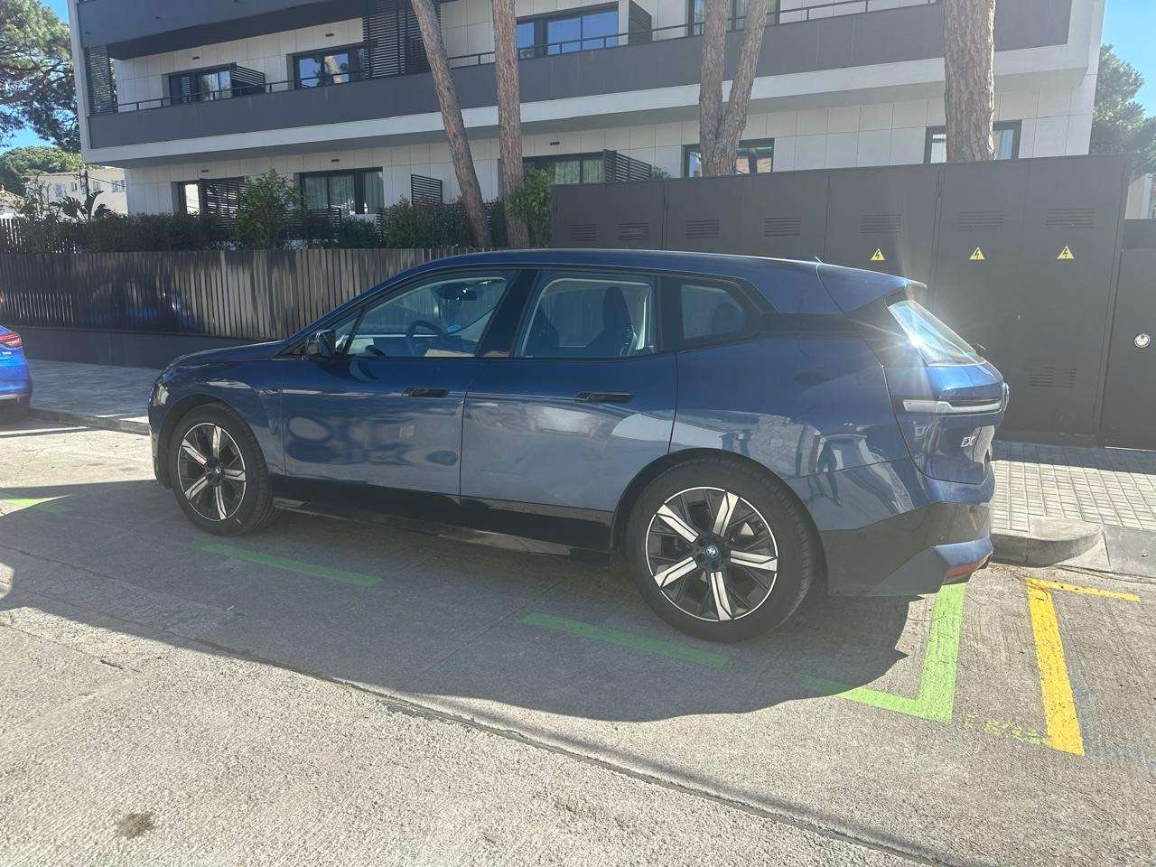 BMW iX xDrive40 - foto 1