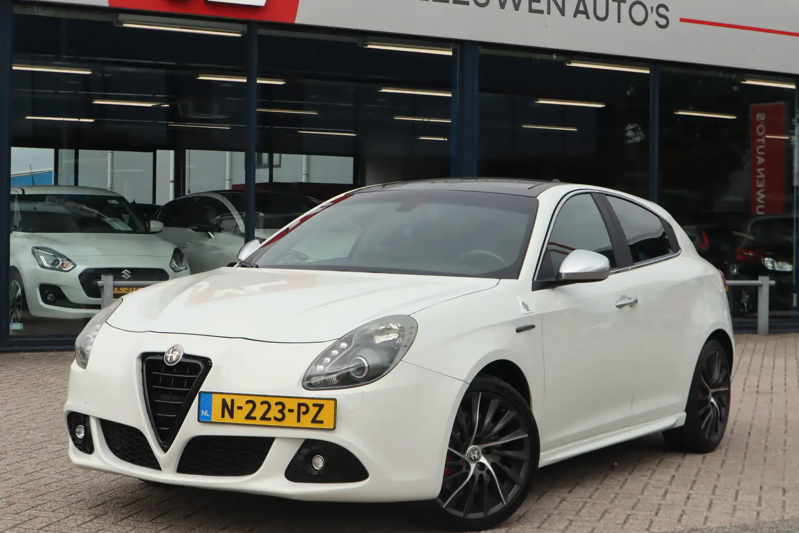 Alfa Romeo Giulietta 1.7 TBi Quadrifoglio Verde | Pano | Leder | 234pk! Blanc - 1