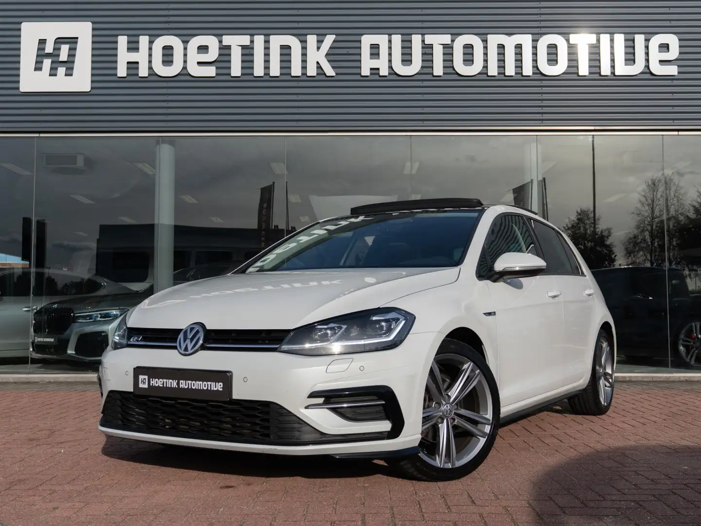 Volkswagen Golf 1.4 TSI Highline Business R | Pano | Digital dash Wit - 1