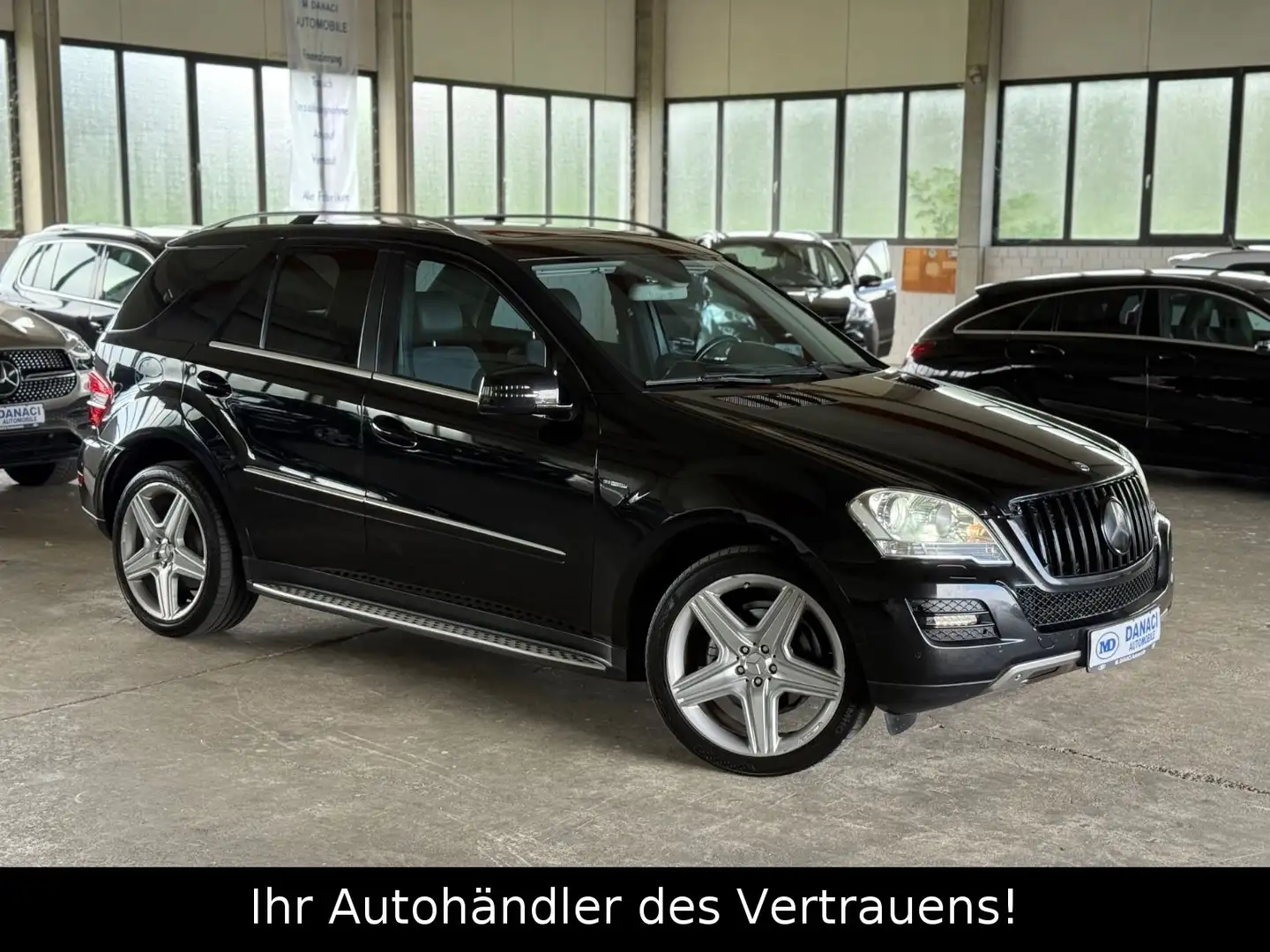 Mercedes-Benz ML 300 BlueEfficiency 4Matic*AHK*Kamera*Totwinke Schwarz - 1