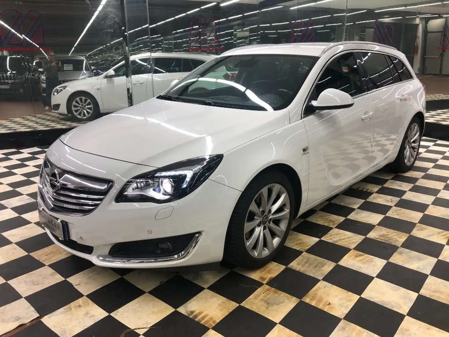 Opel Insignia 2.0 CDTI 140CV Ecopower 104gr. Sports Tourer Cosmo Blanc - 1