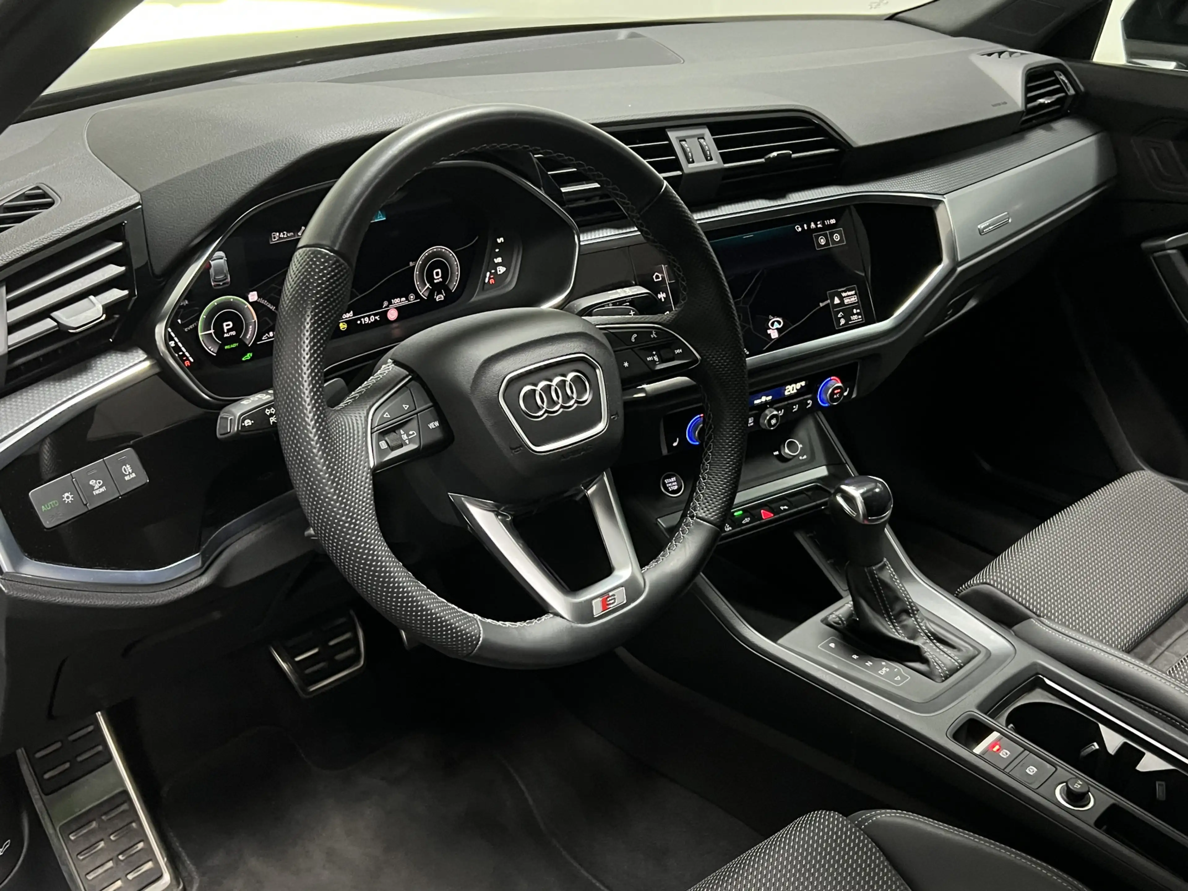 Audi Q3 45 TFSI e S edition | TREKHAAK | PANO | NAVI | KEY — photo 2