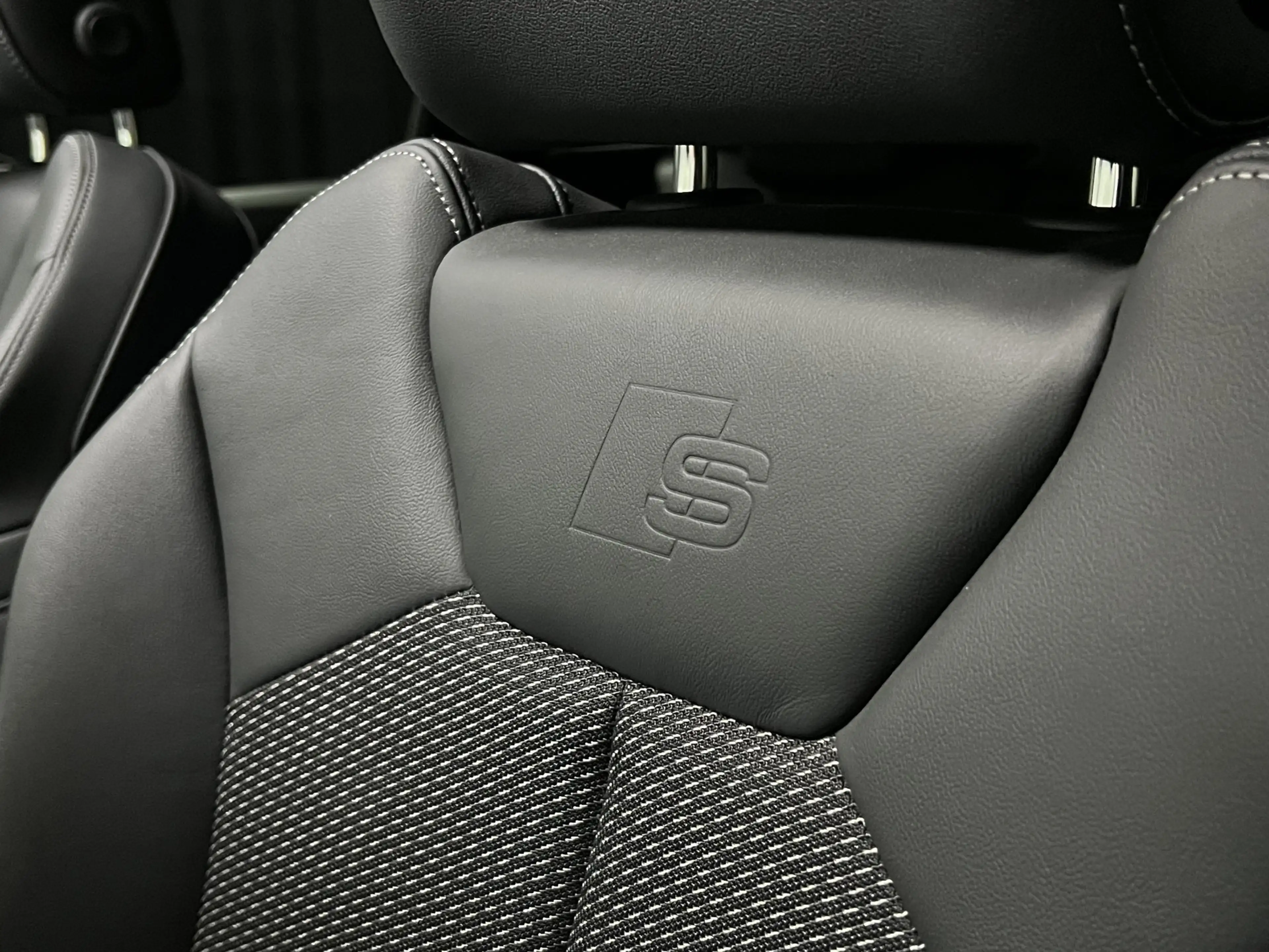 Audi Q3 45 TFSI e S edition | TREKHAAK | PANO | NAVI | KEY — photo 10