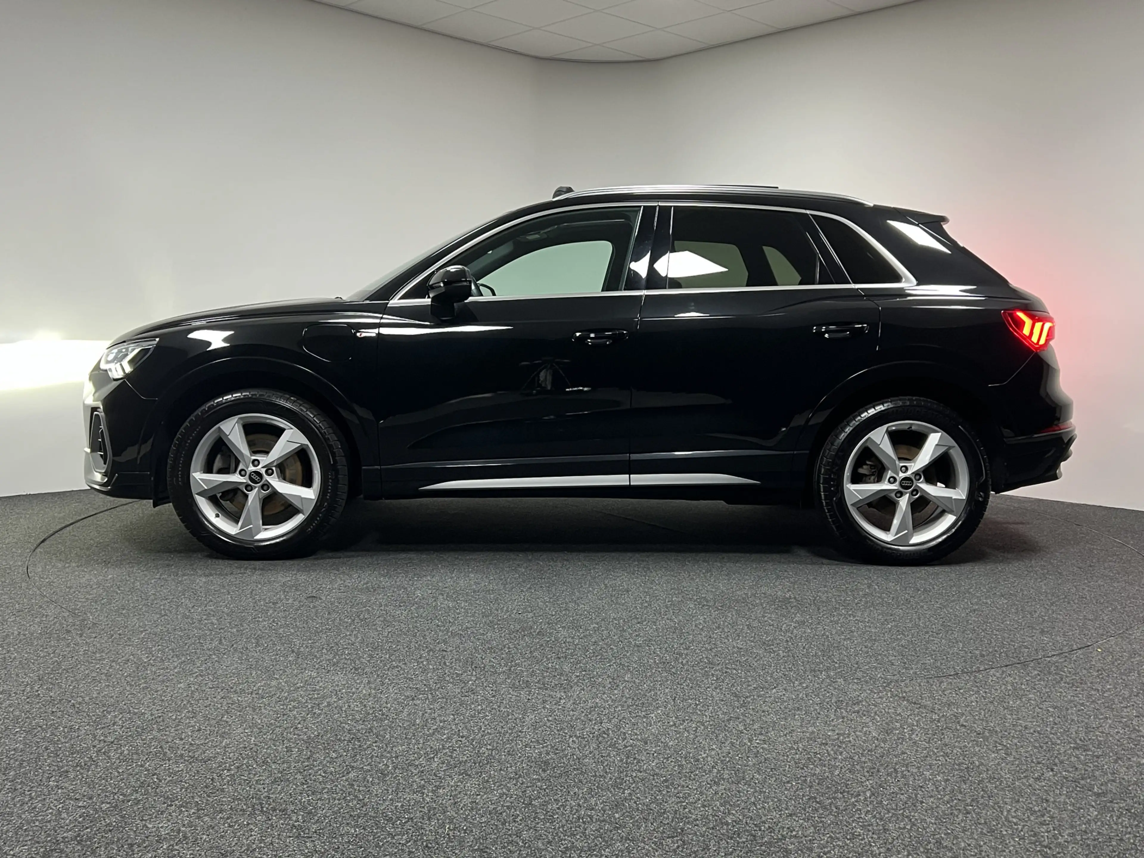 Audi Q3 45 TFSI e S edition | TREKHAAK | PANO | NAVI | KEY — photo 5