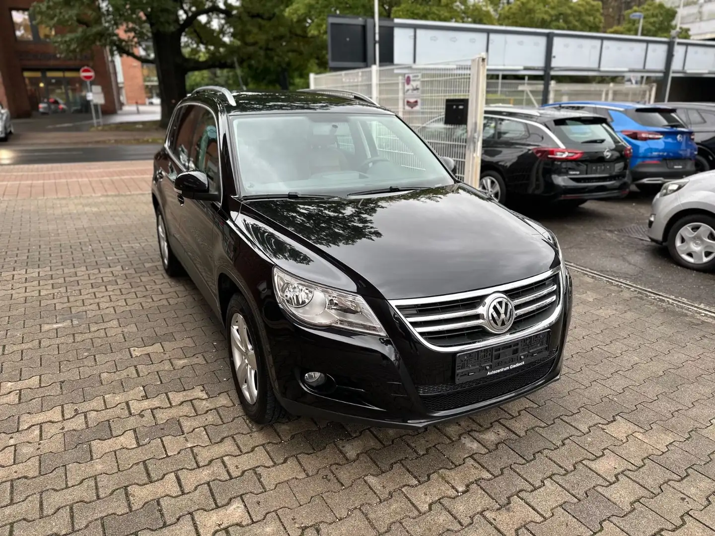 Volkswagen Tiguan *NAVI*GARANTIE* Schwarz - 2