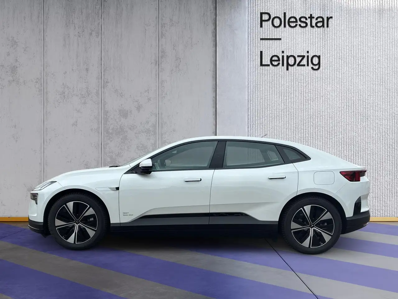 Polestar 4 2025