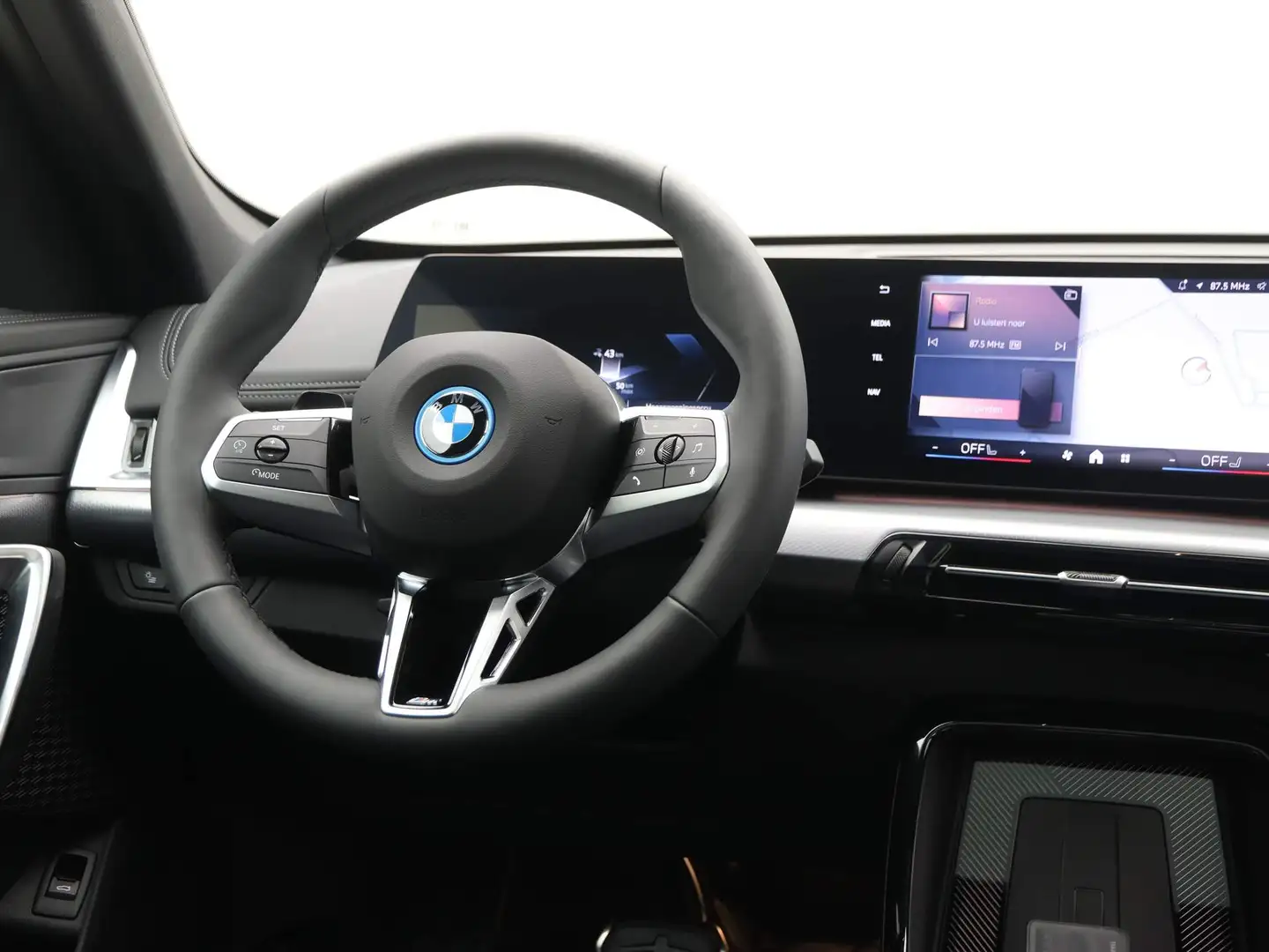 BMW iX1 eDrive20 67 kWh Zwart - 2