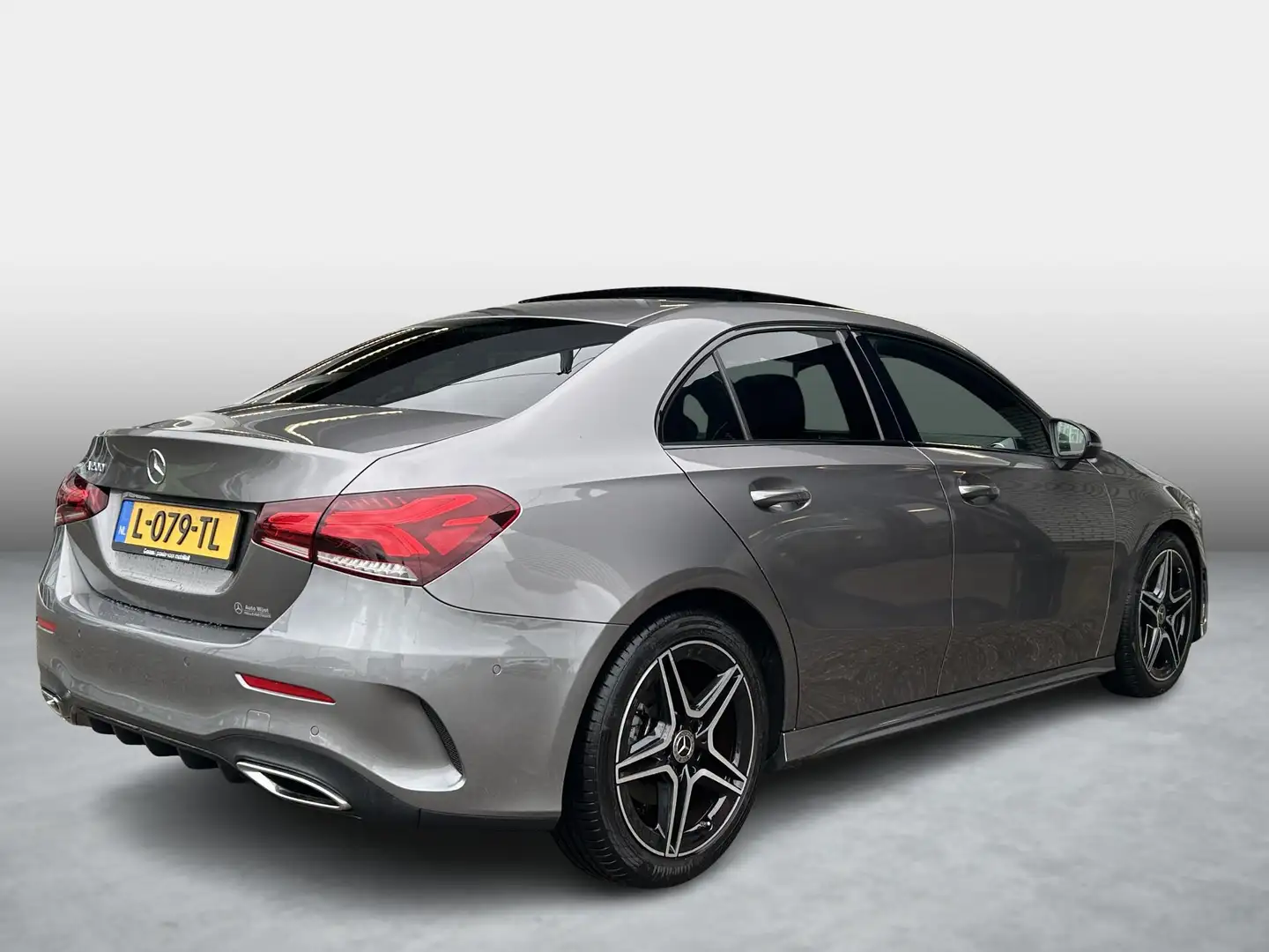 Mercedes-Benz A 200 Business Solution AMG | Panoramadak | Cruise Contr Grijs - 2